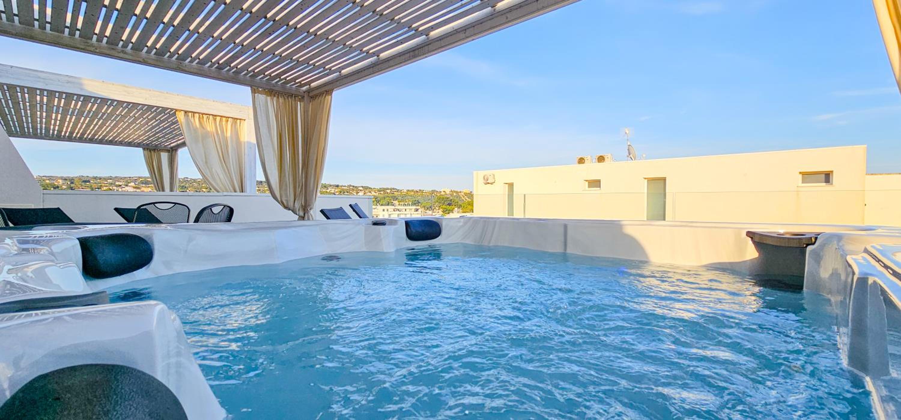 Two-Bedroom Apartment with Jacuzzi and Sea View photo 3