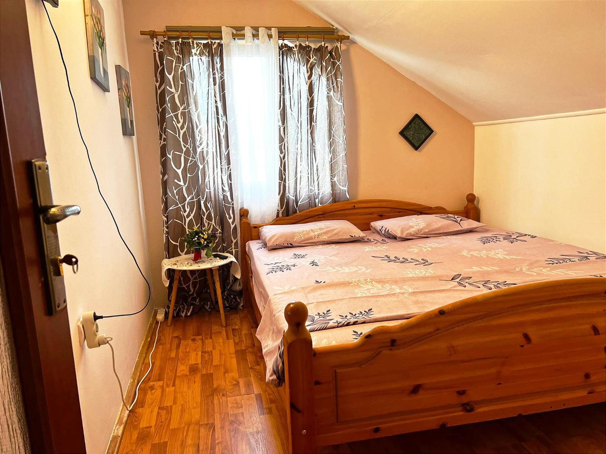 Double Room - Photo 7
