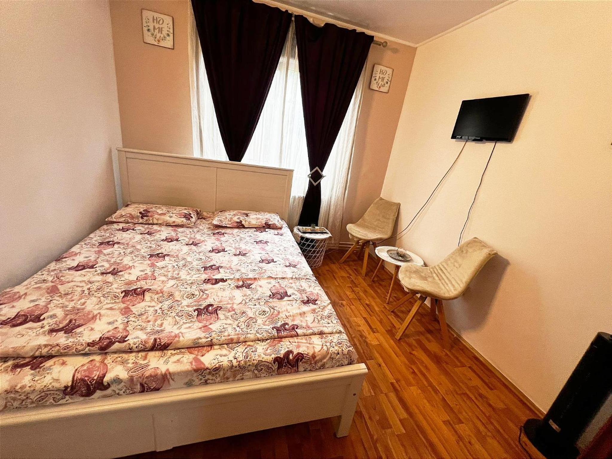 Double Room - Photo 6
