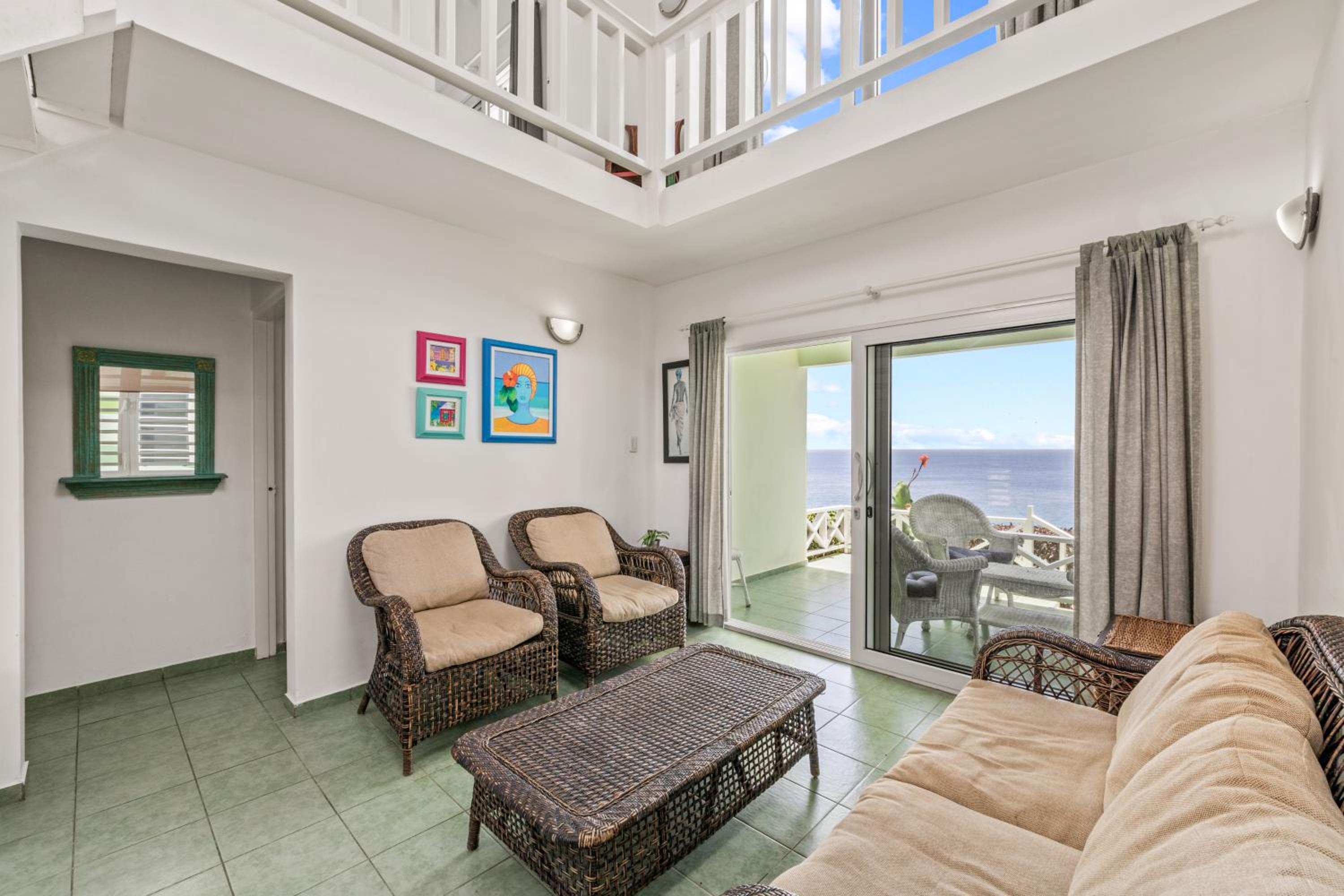 Three-Bedroom Apartment with Sea View photo 2