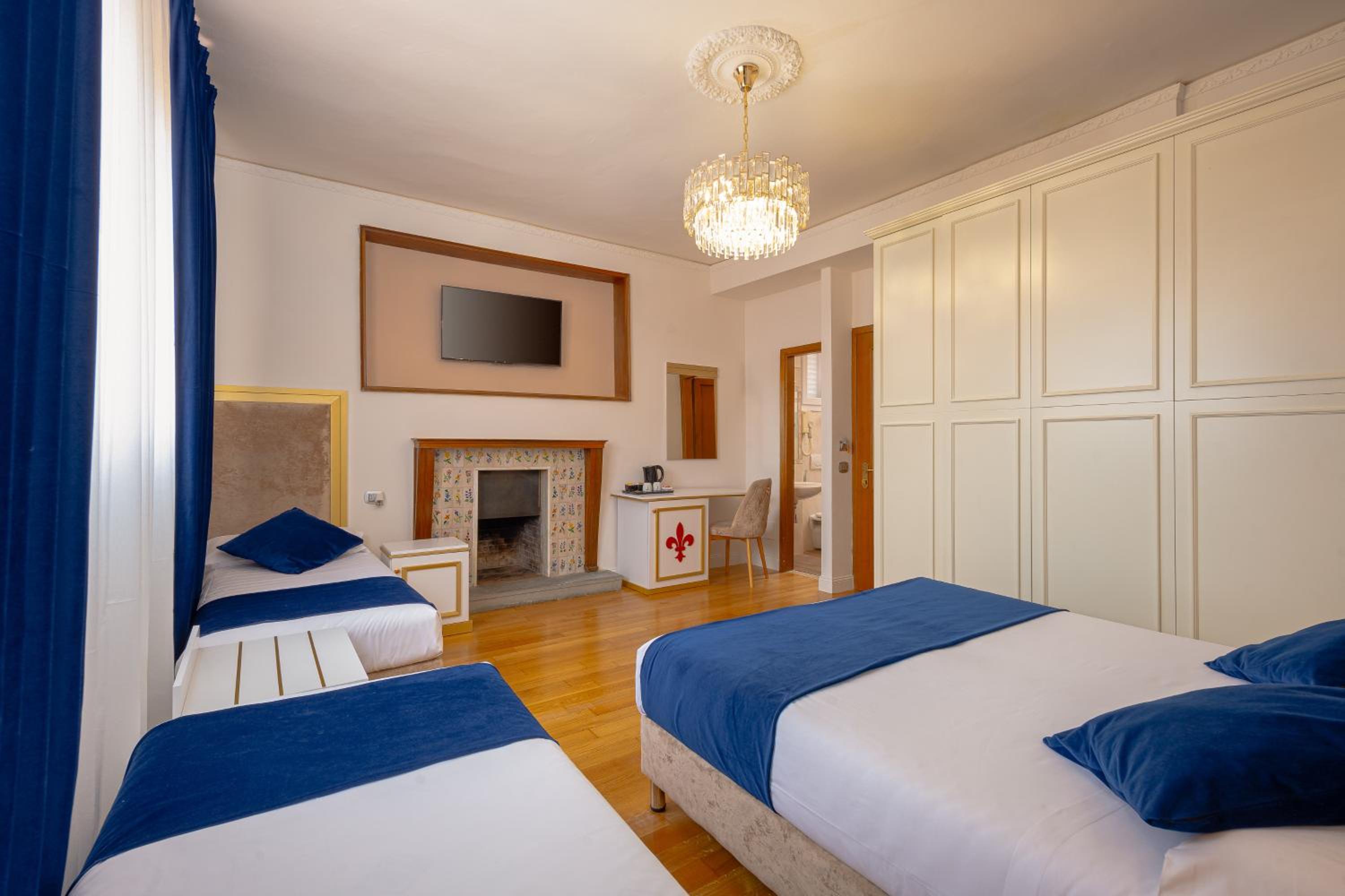 Quadruple Room thumbnail 5