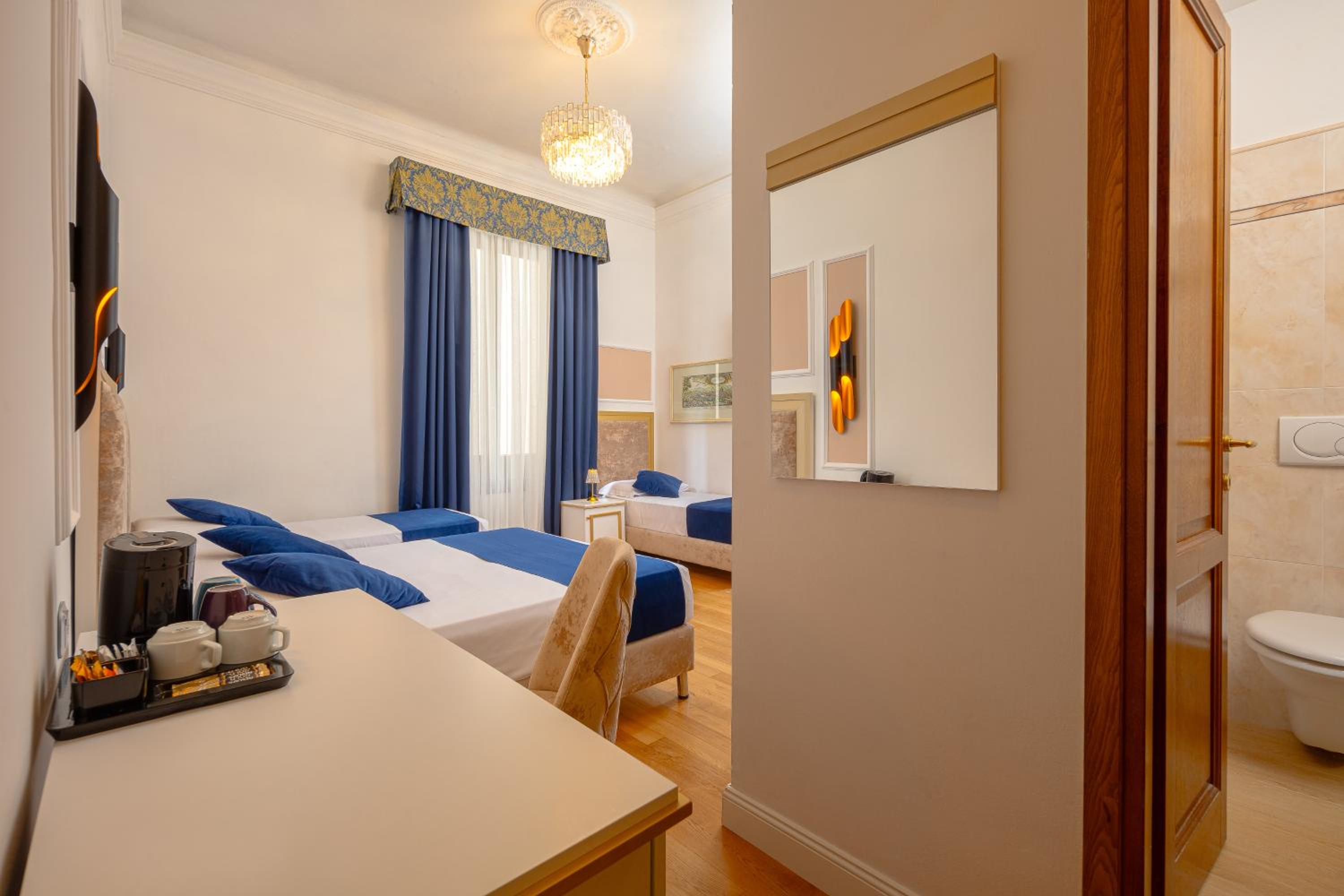 Quadruple Room thumbnail 6