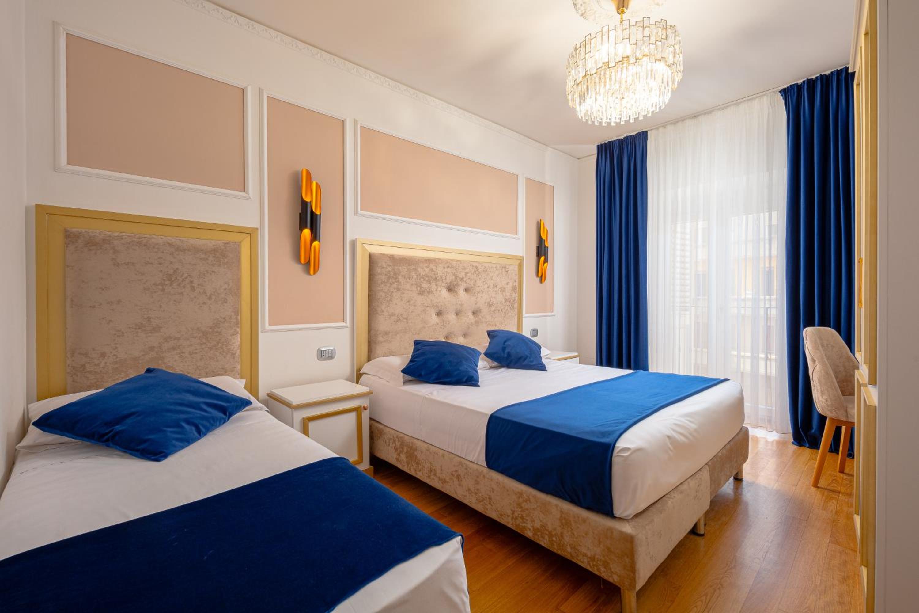 Triple Room thumbnail 6