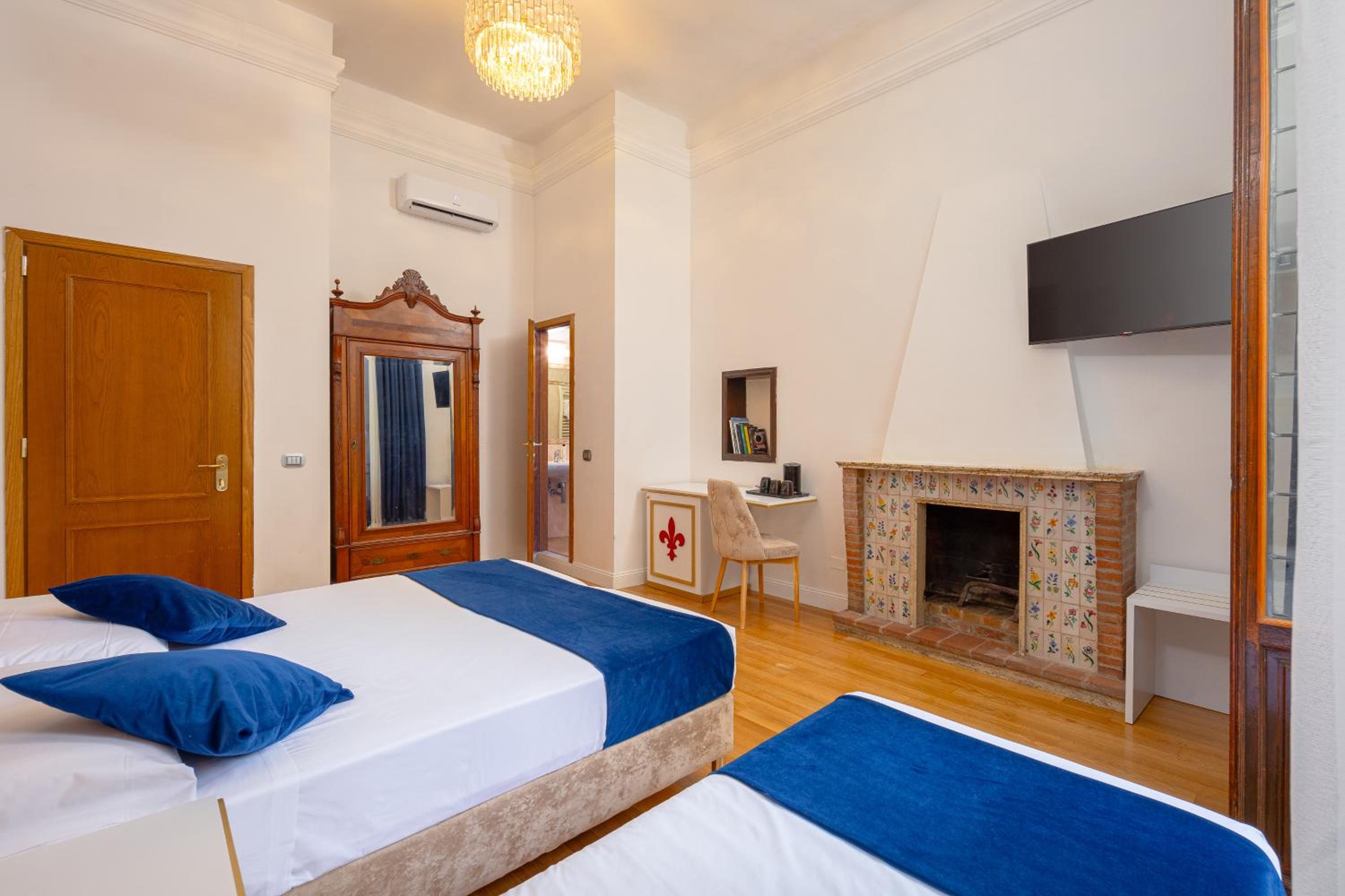 Triple Room thumbnail 6