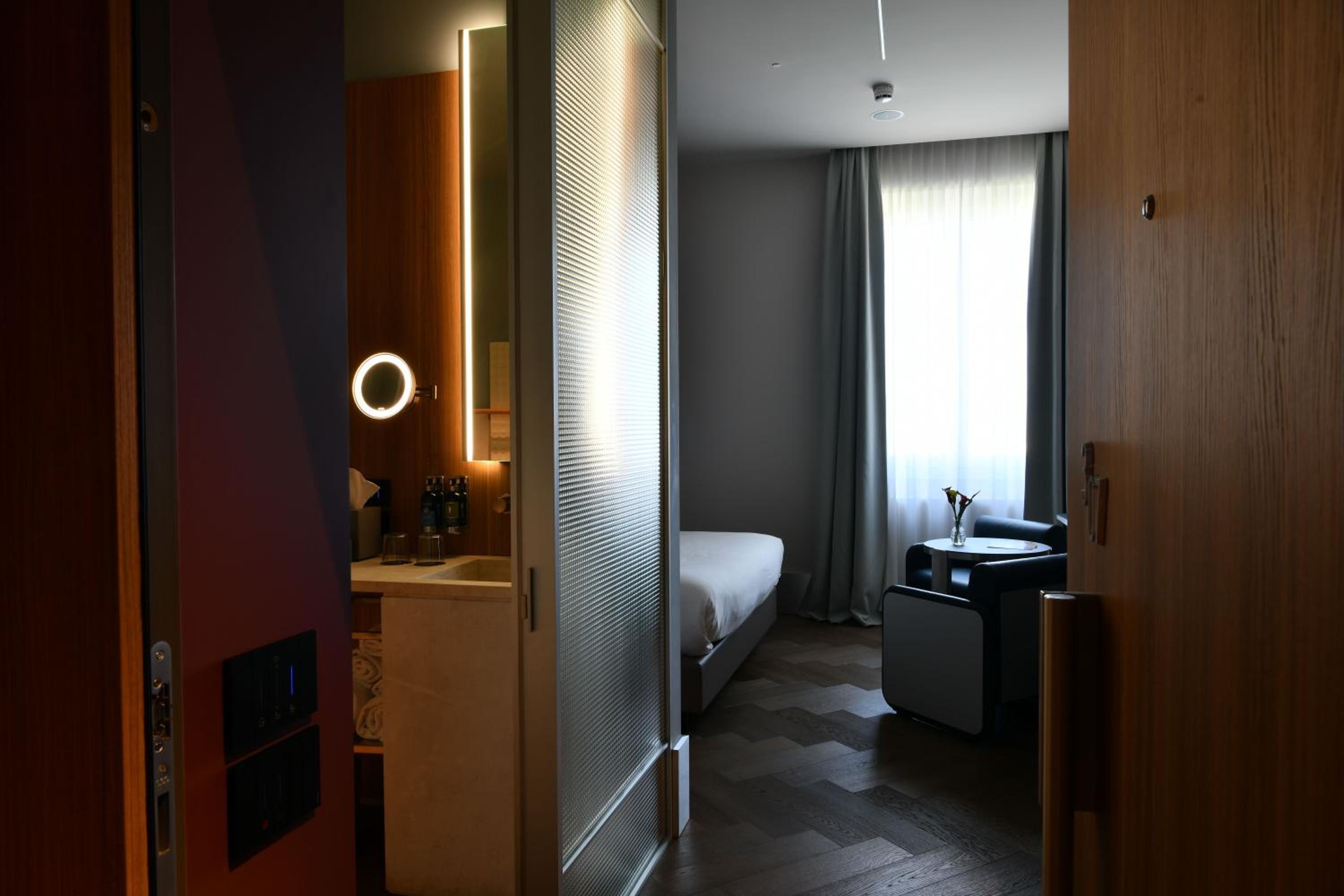 Superior Room - Photo 9