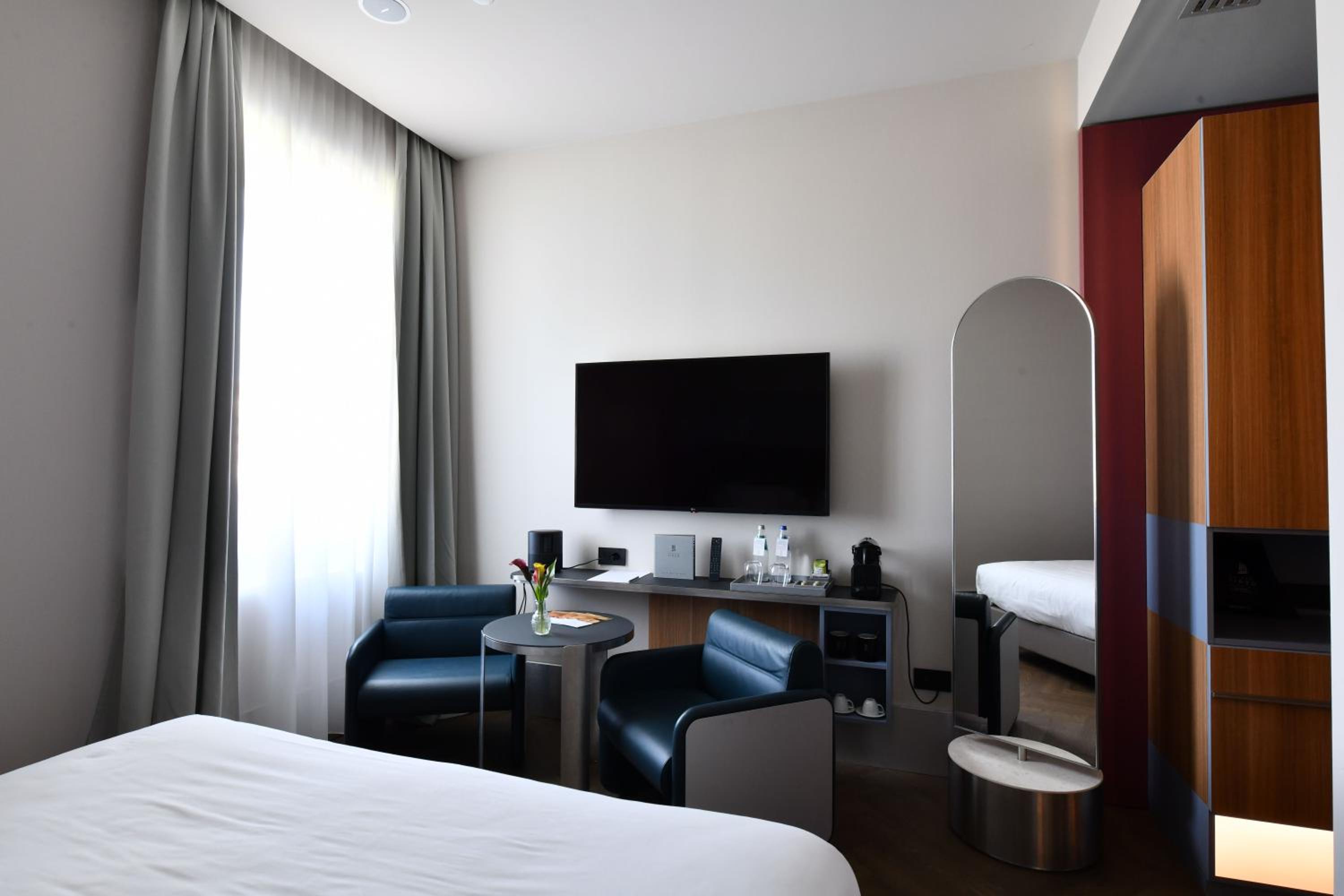 Superior Room with Bay View - Photo 2