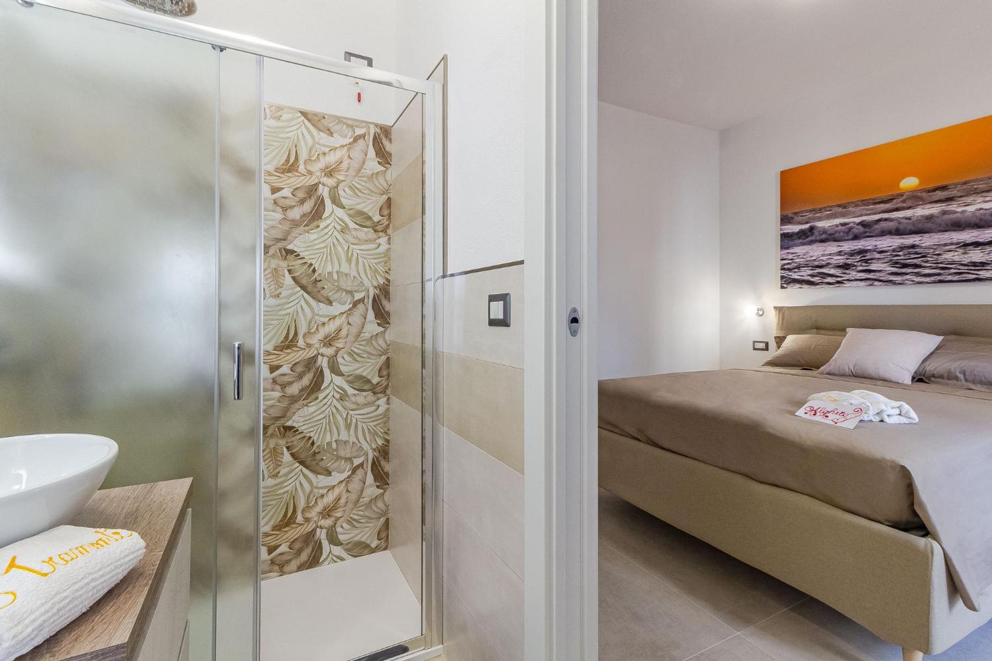 Deluxe Double Room with Balcony photo 3