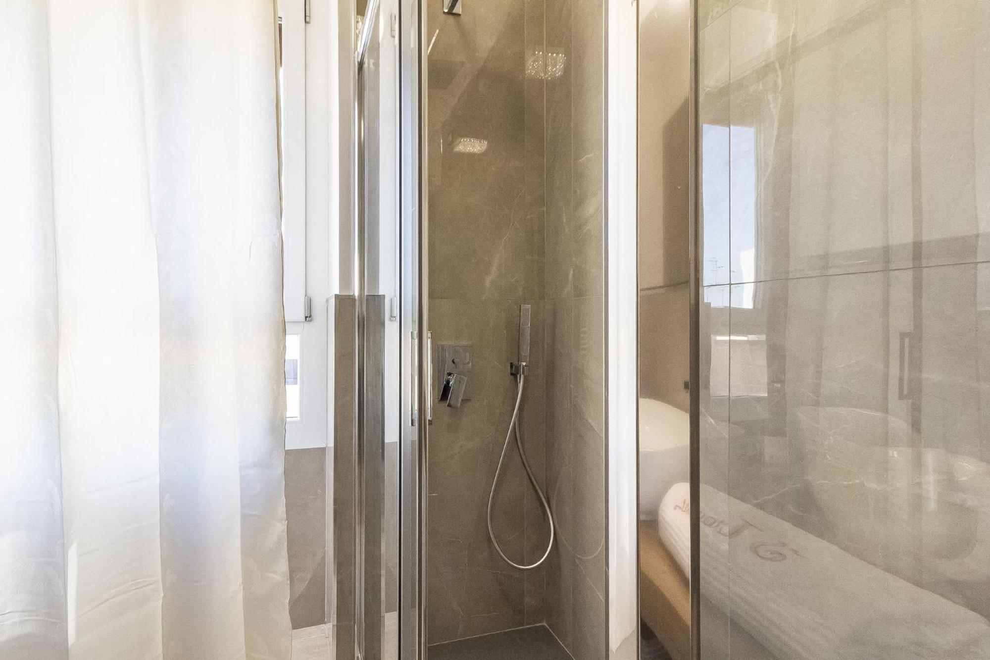 King Room with Spa Bath photo 2