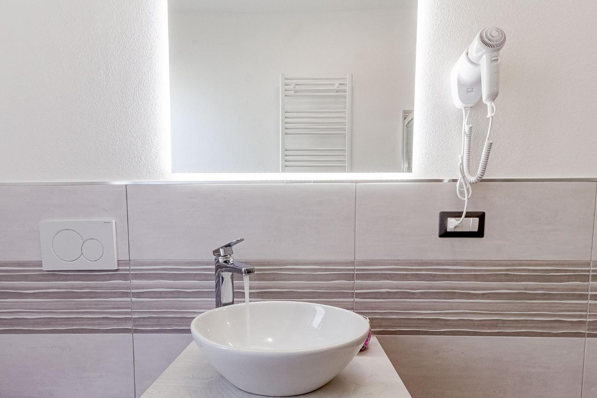 Deluxe Double Room with Shower photo 3