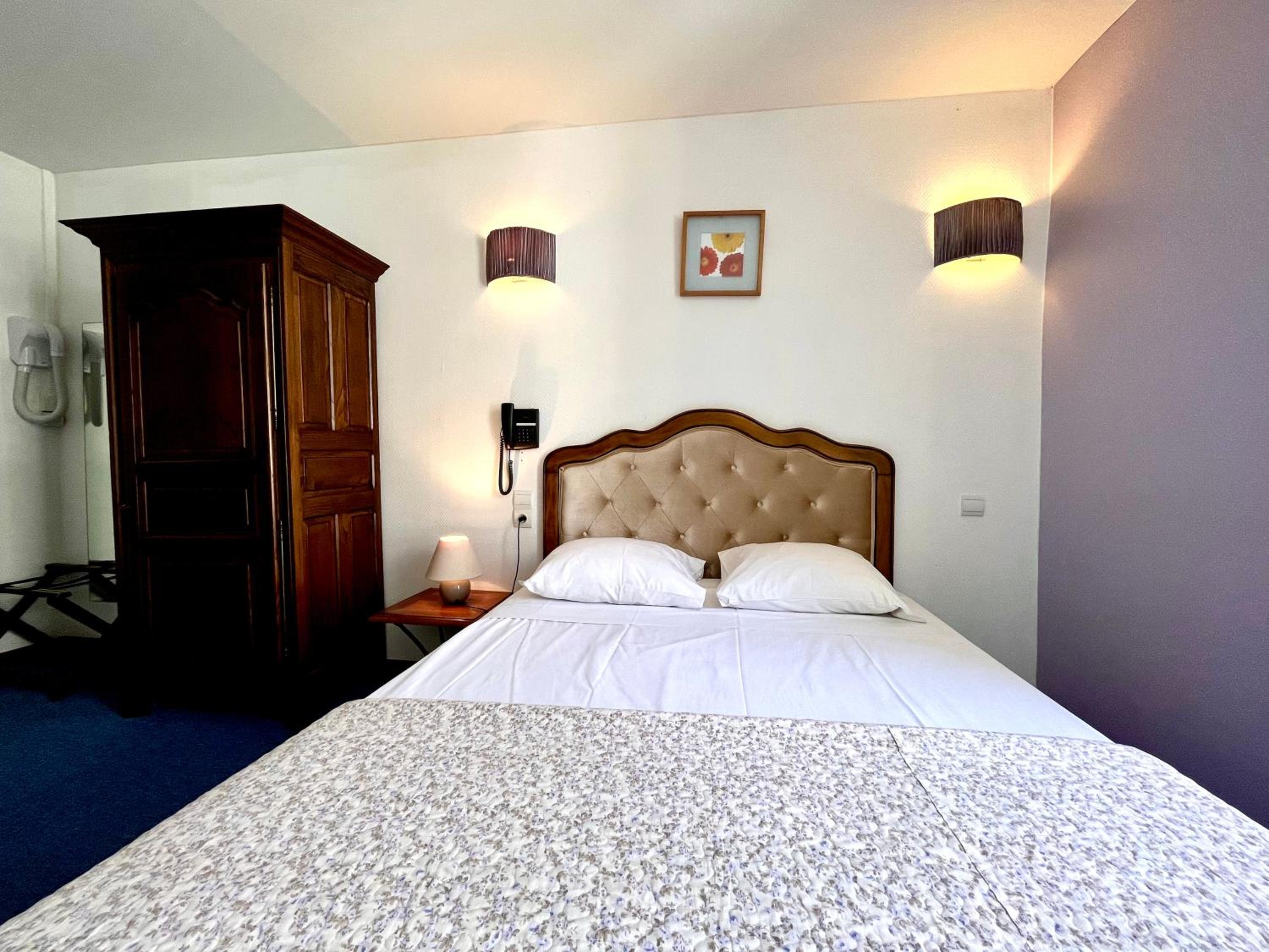 Double Room - Photo 7