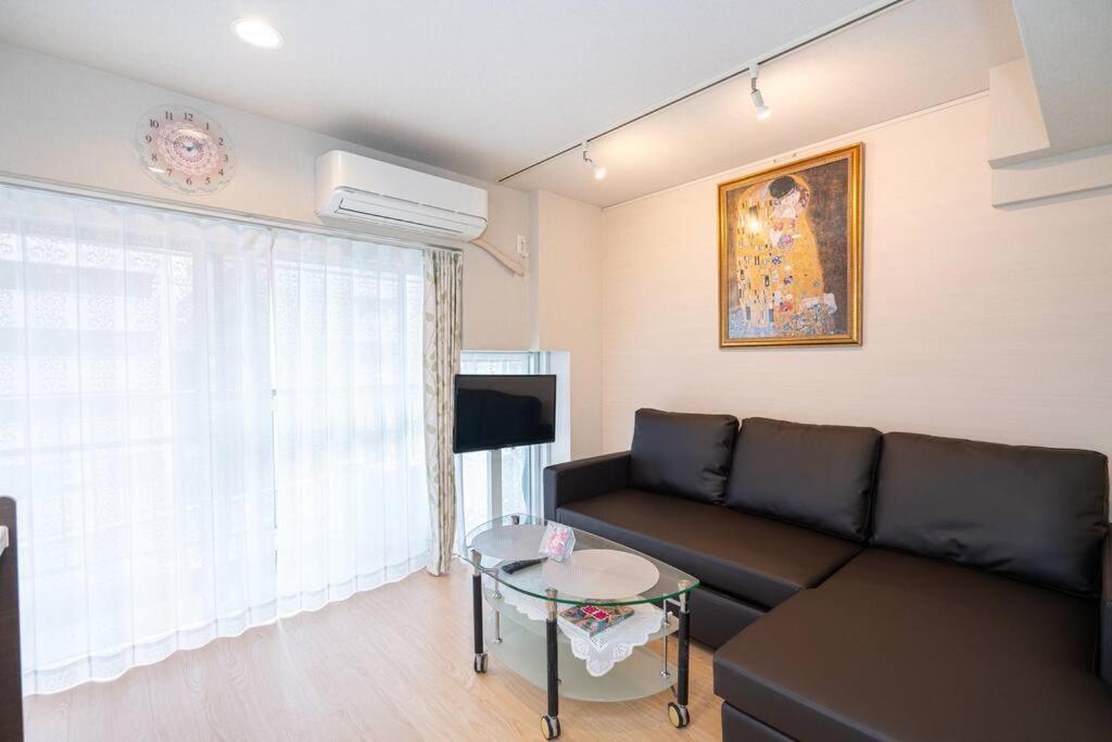 One-Bedroom Apartment photo 3