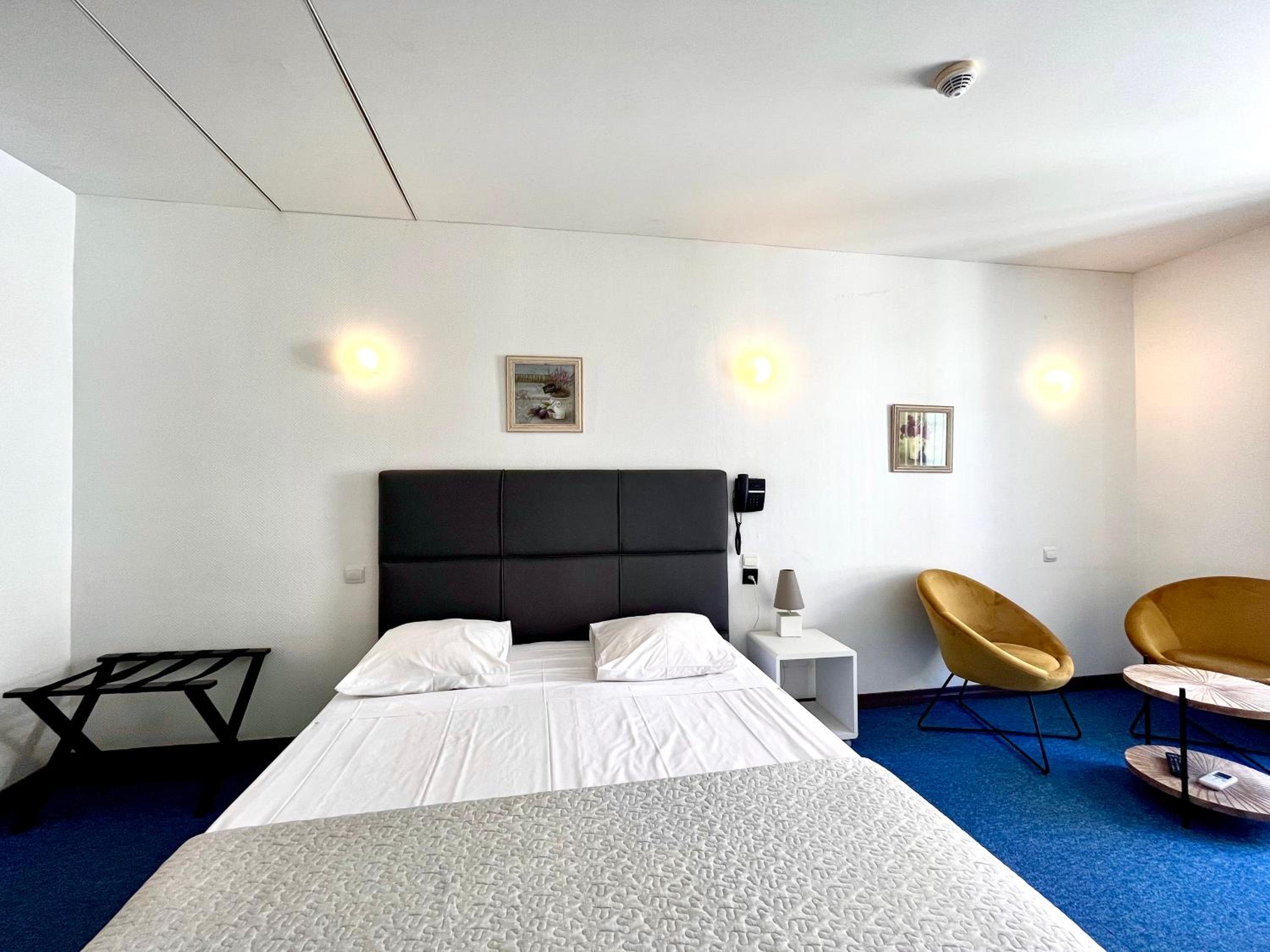 Queen Double Room - Photo 8