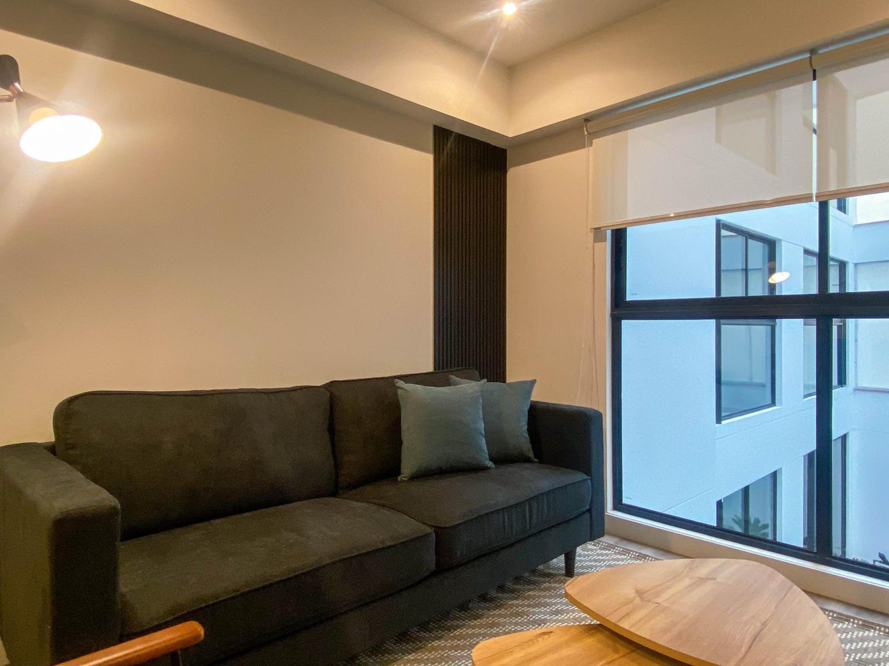 Deluxe One-Bedroom Apartment photo 1