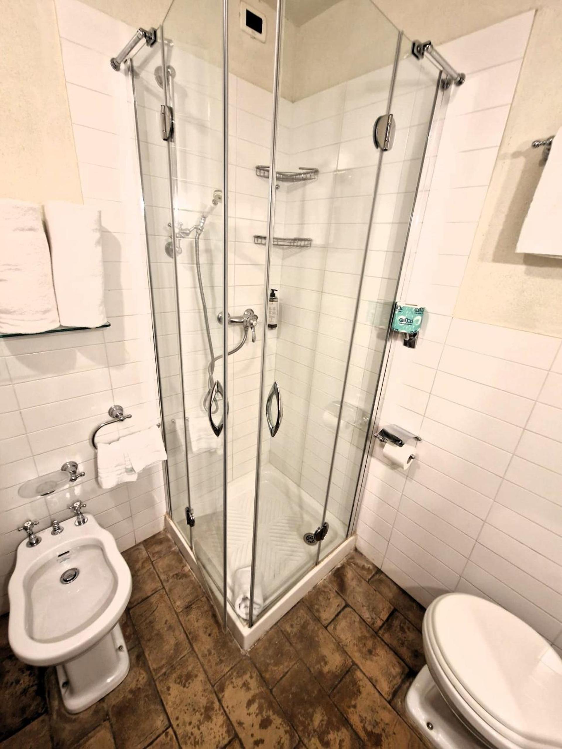 Double Room with Garden View - Photo 10