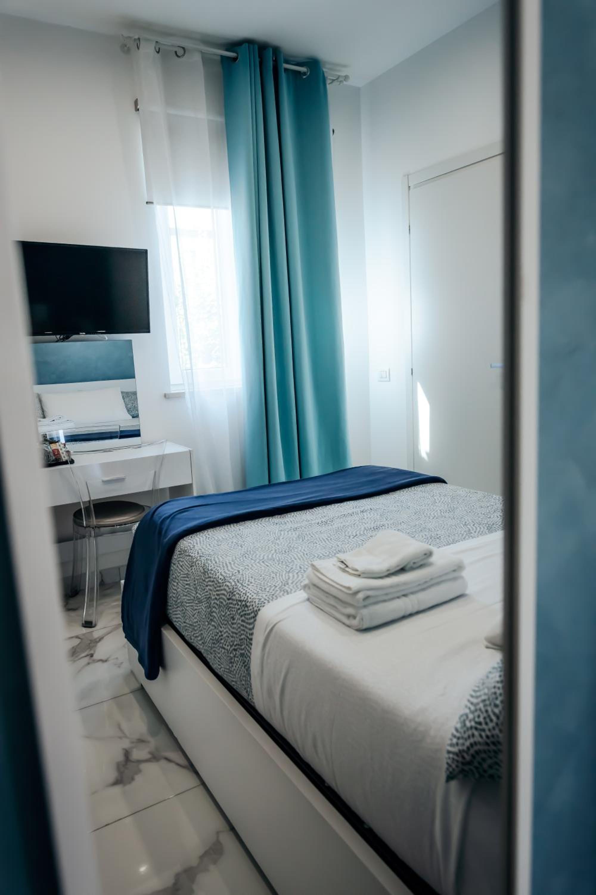 Single Room photo 2