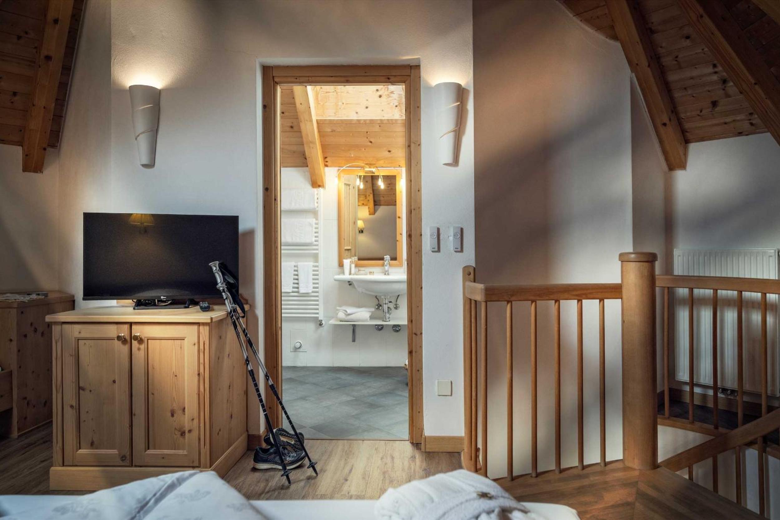 Queen Suite with Spa Bath