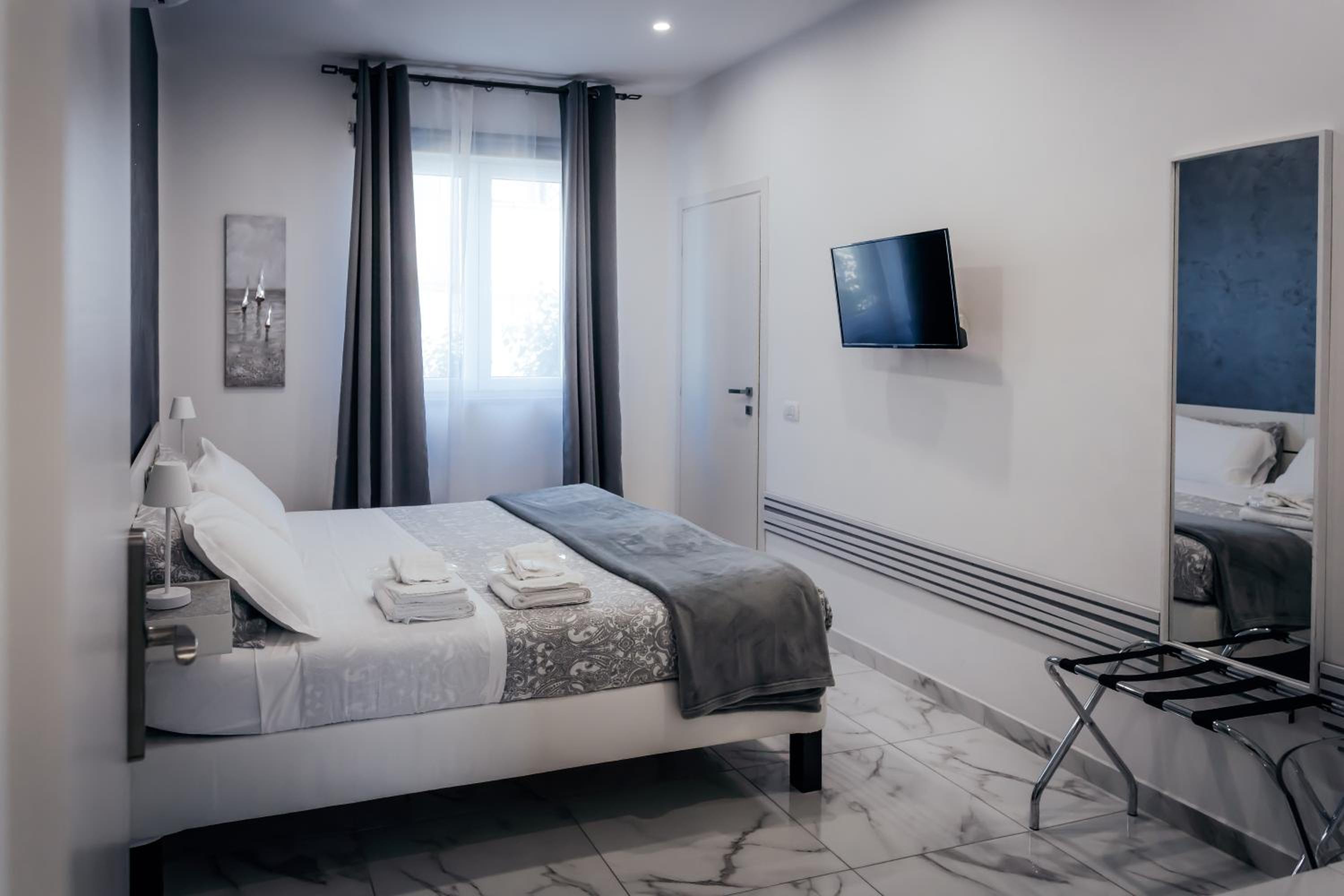 Double or Twin Room photo 3