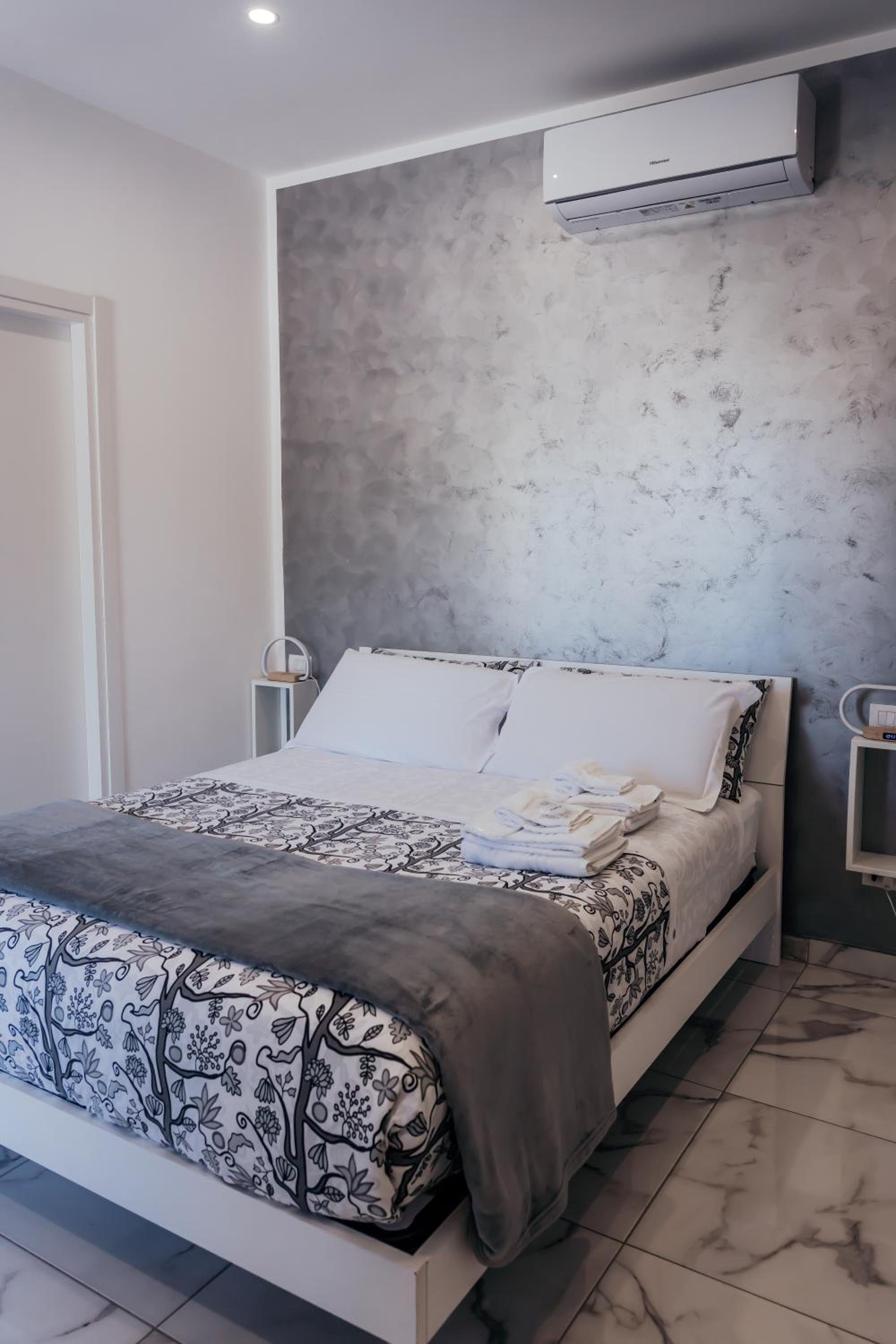 Deluxe Double Room with Extra Bed photo 1