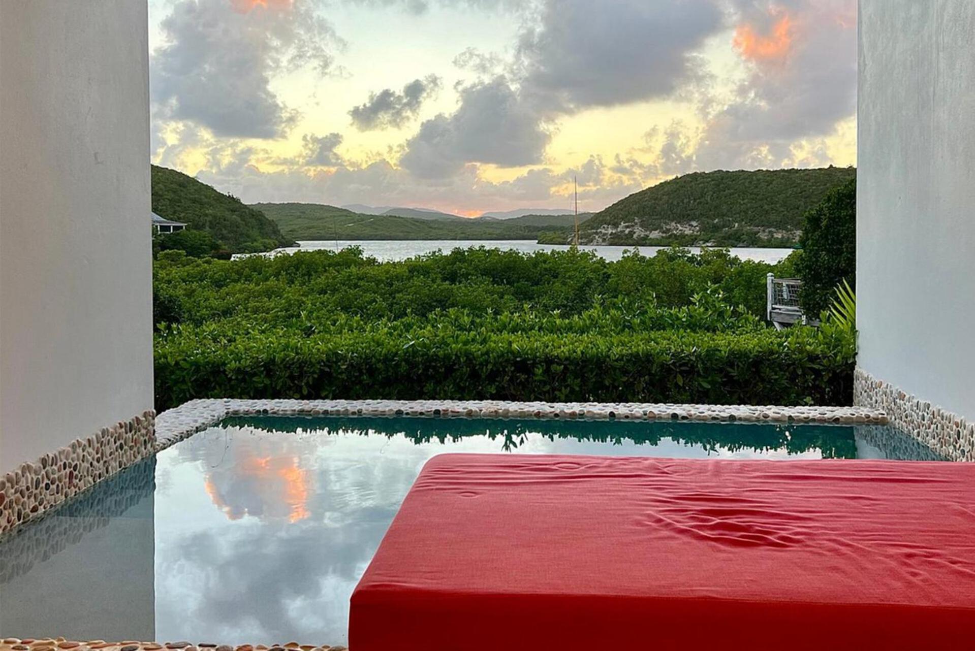 Suite with Private Pool photo 3