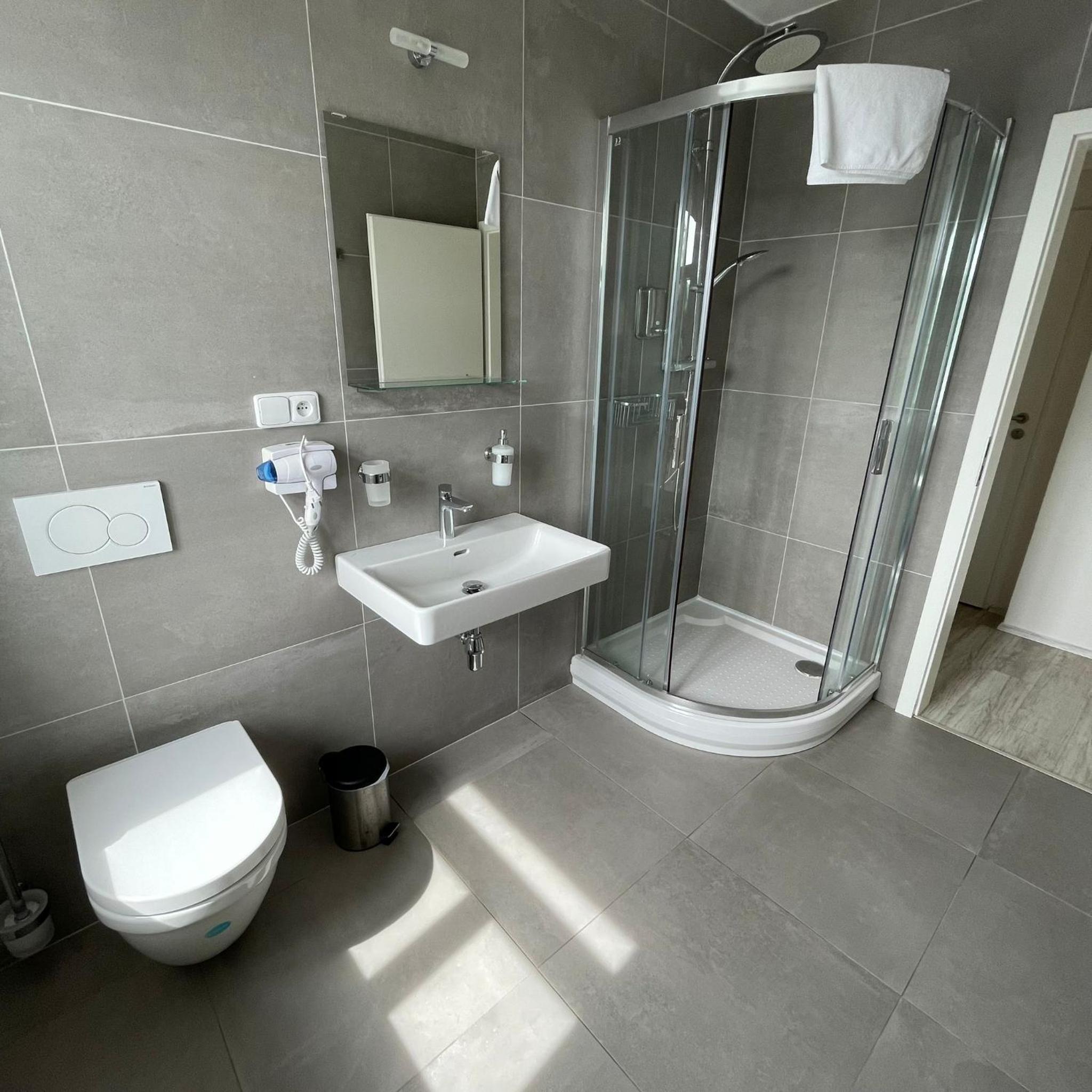 Deluxe Room - Photo 2