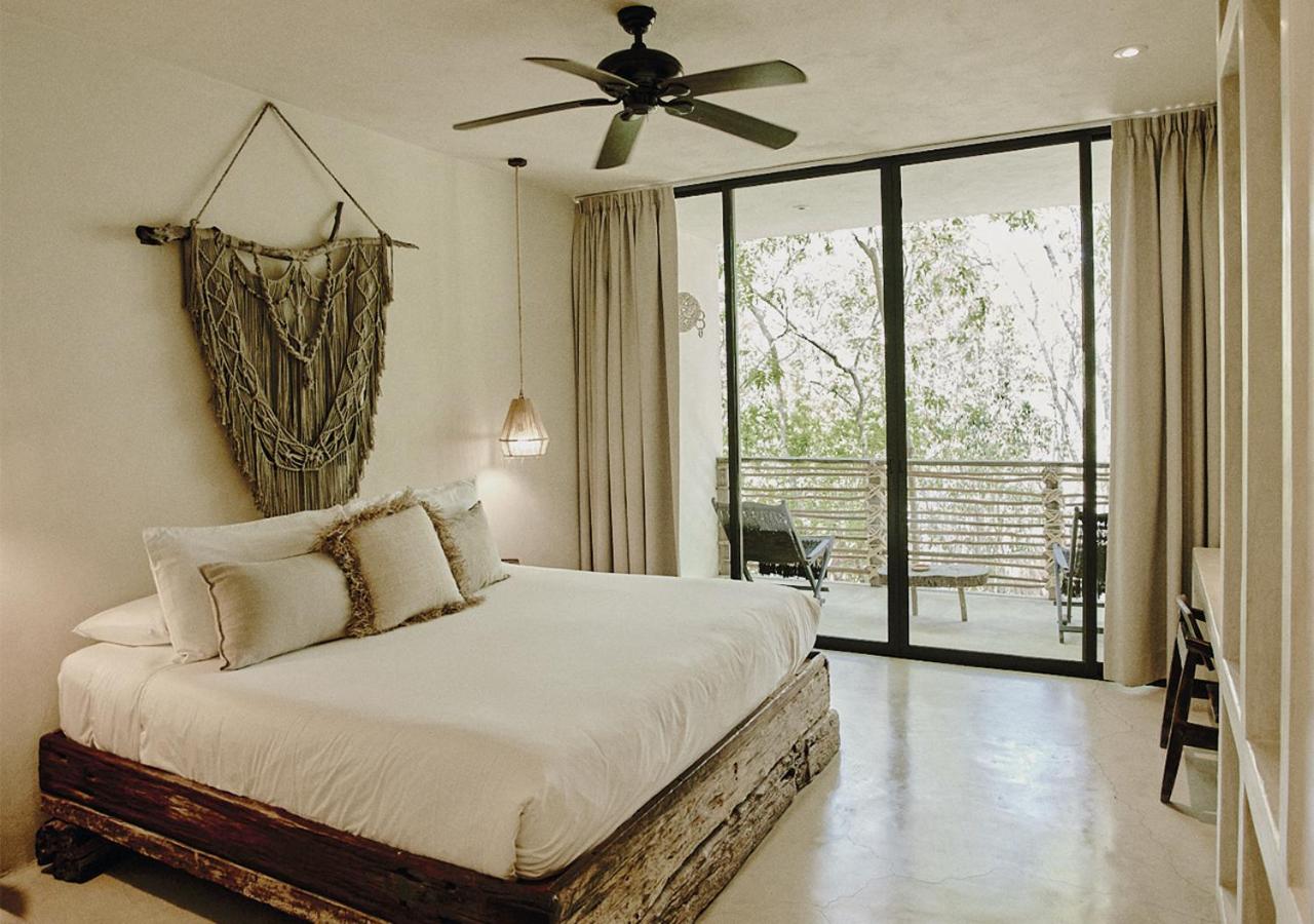 Three-Bedroom Luxury House photo 1