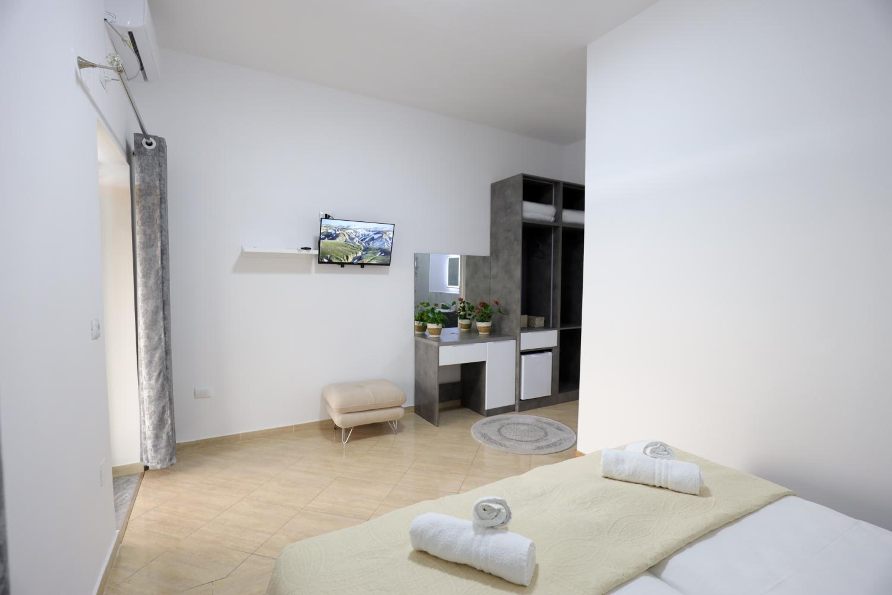 Budget Double Room photo 2