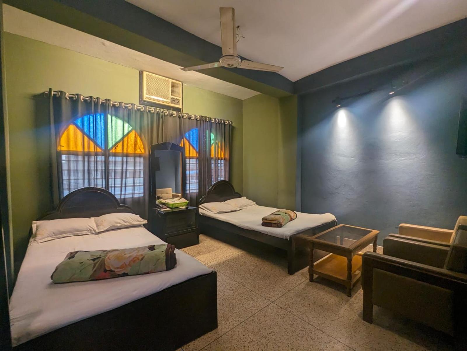 Deluxe Family Room