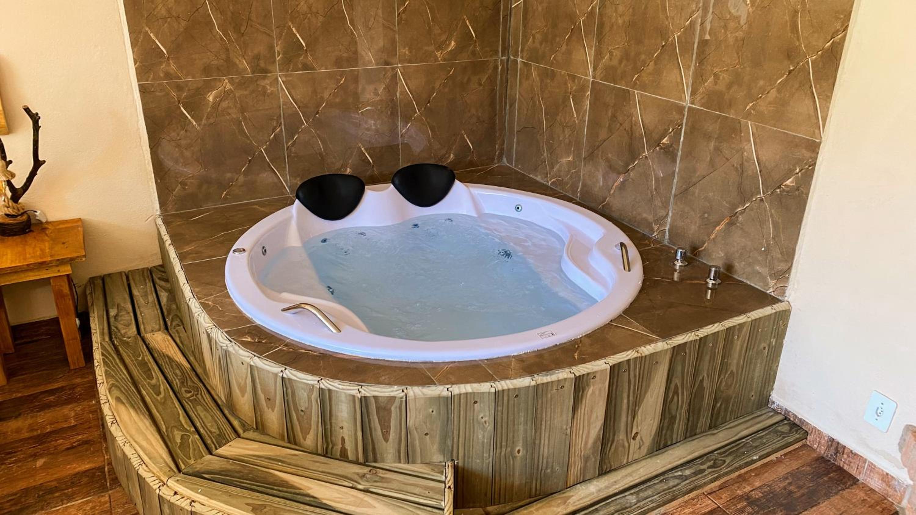 Queen Suite With Spa Bath photo 2