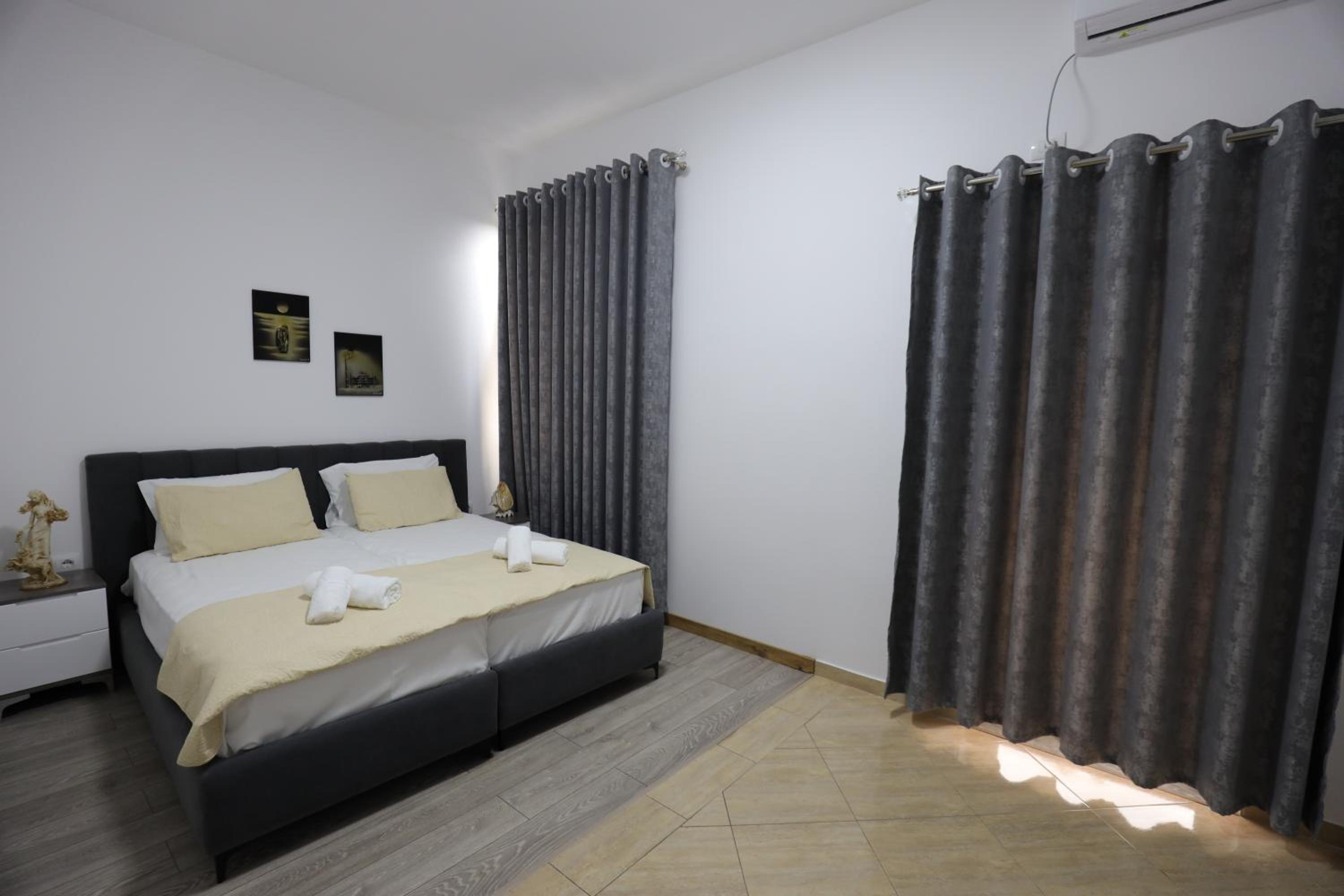 Budget Double Room photo 3