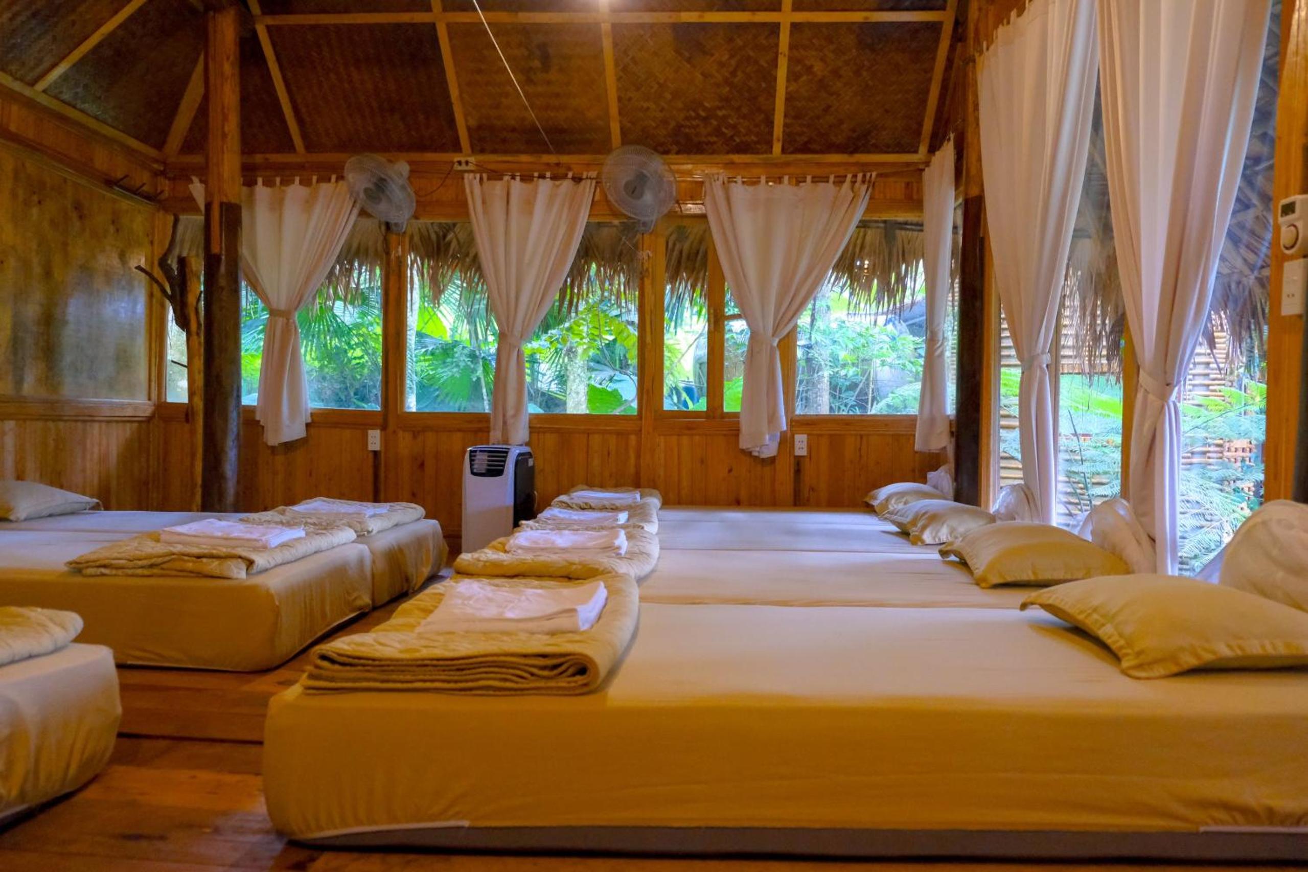 10-Bed Mixed Dormitory Room photo 1