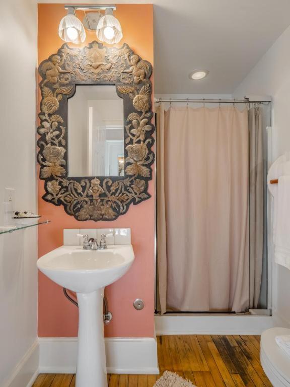 Queen Room photo 3