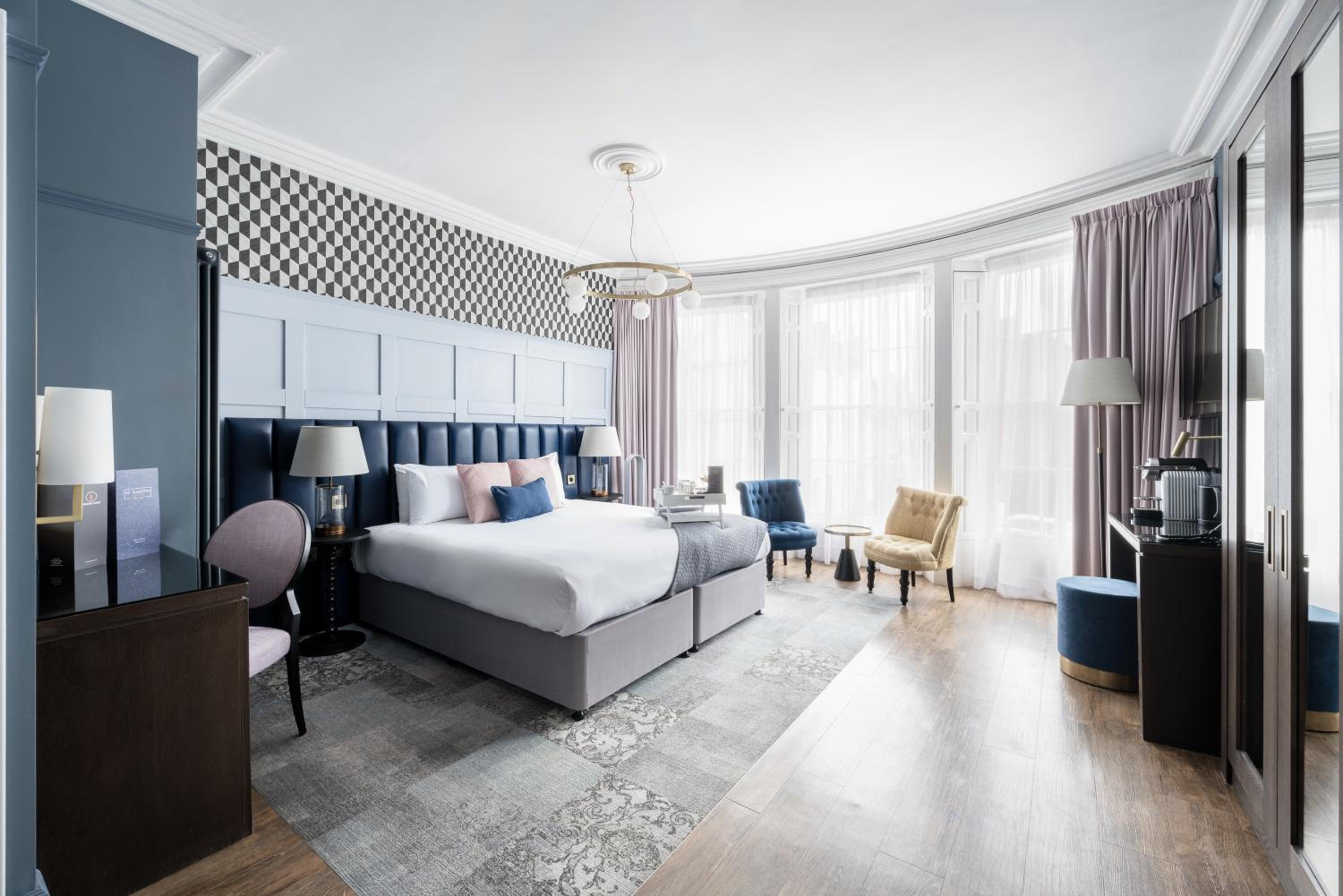 Deluxe King Room - Photo 22