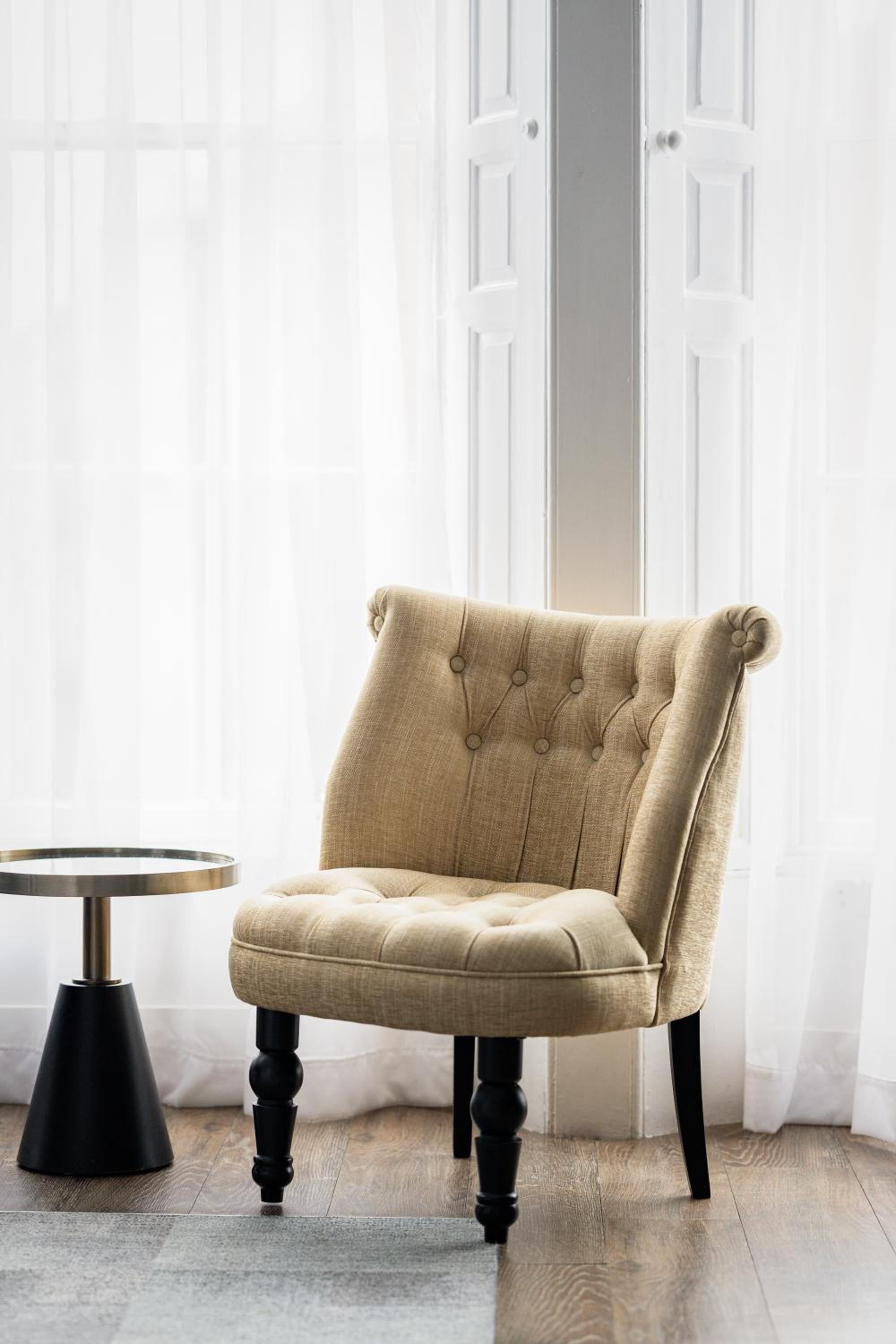 Deluxe King Room - Photo 11
