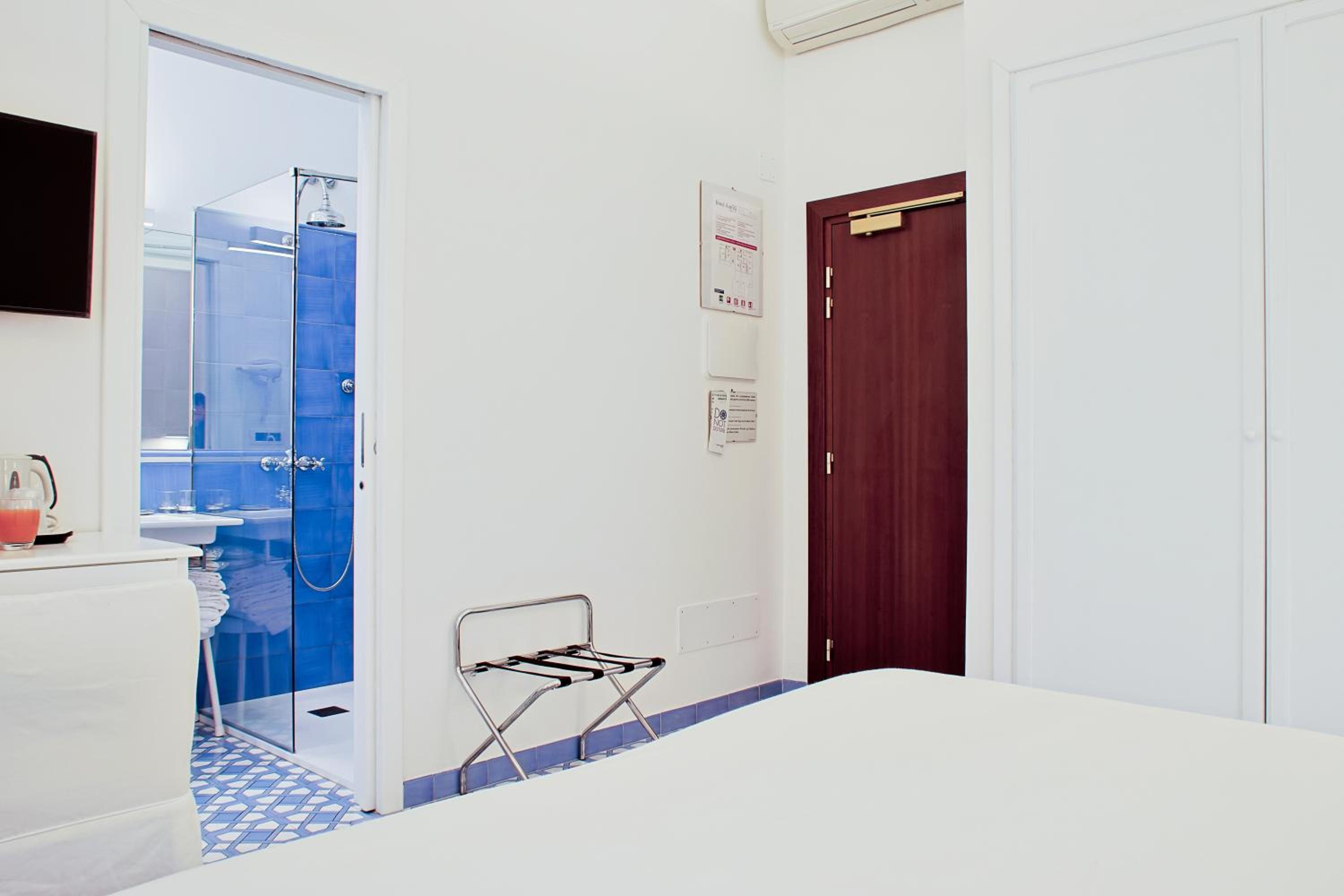 Standard Double Room No Sea View - Photo 7
