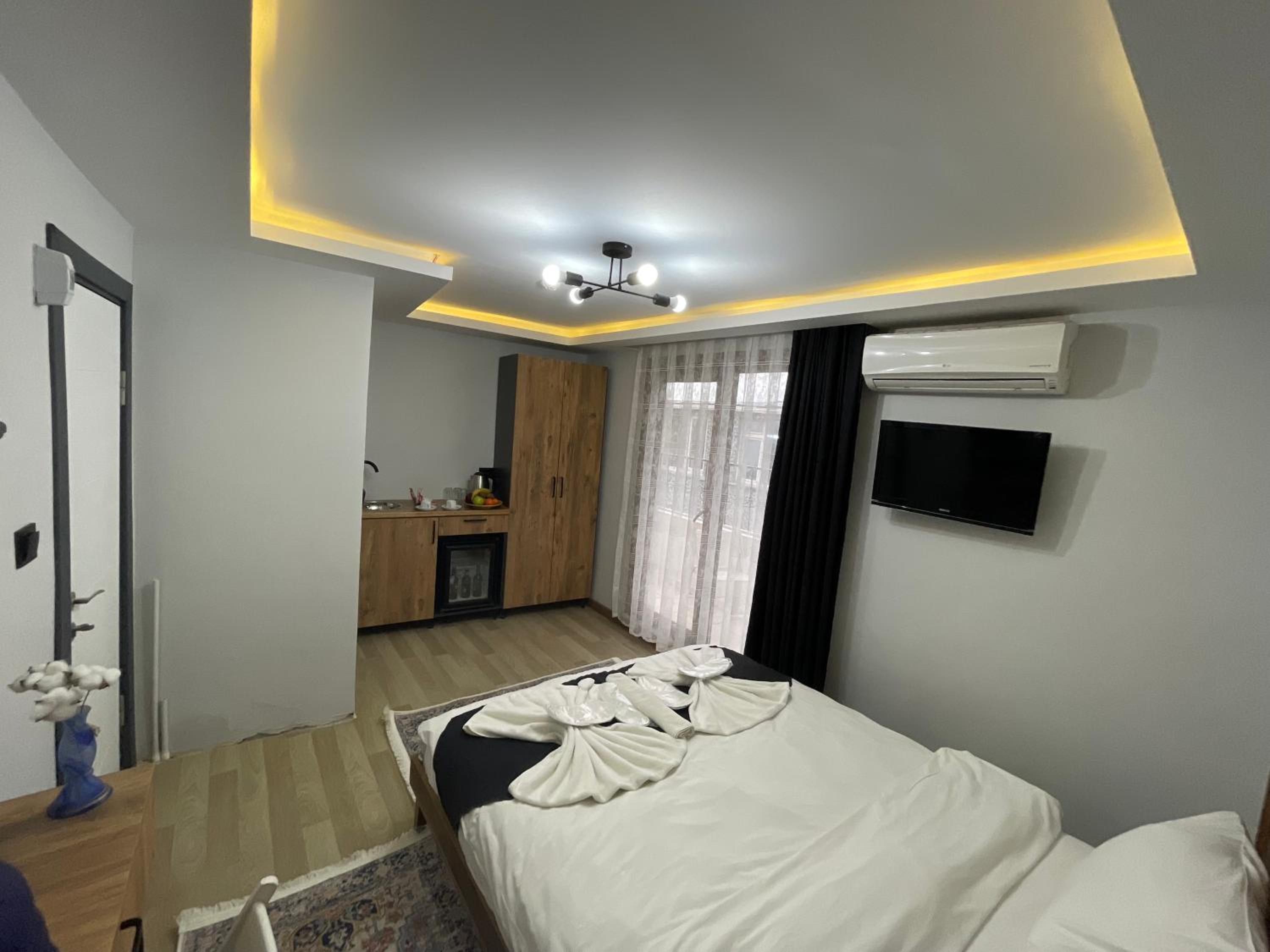 Economy Triple Room photo 1