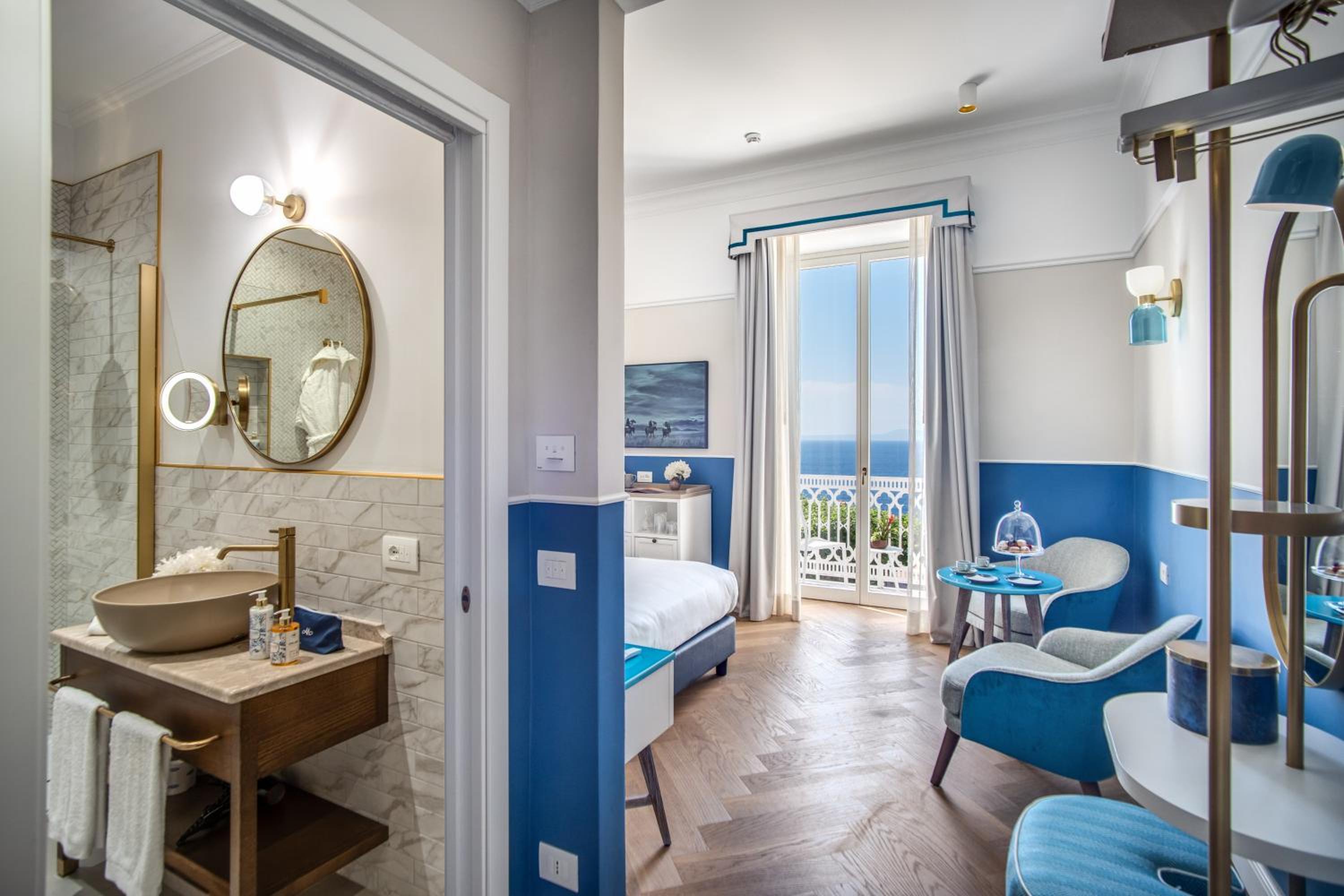 Deluxe Double Room with Balcony and Sea View