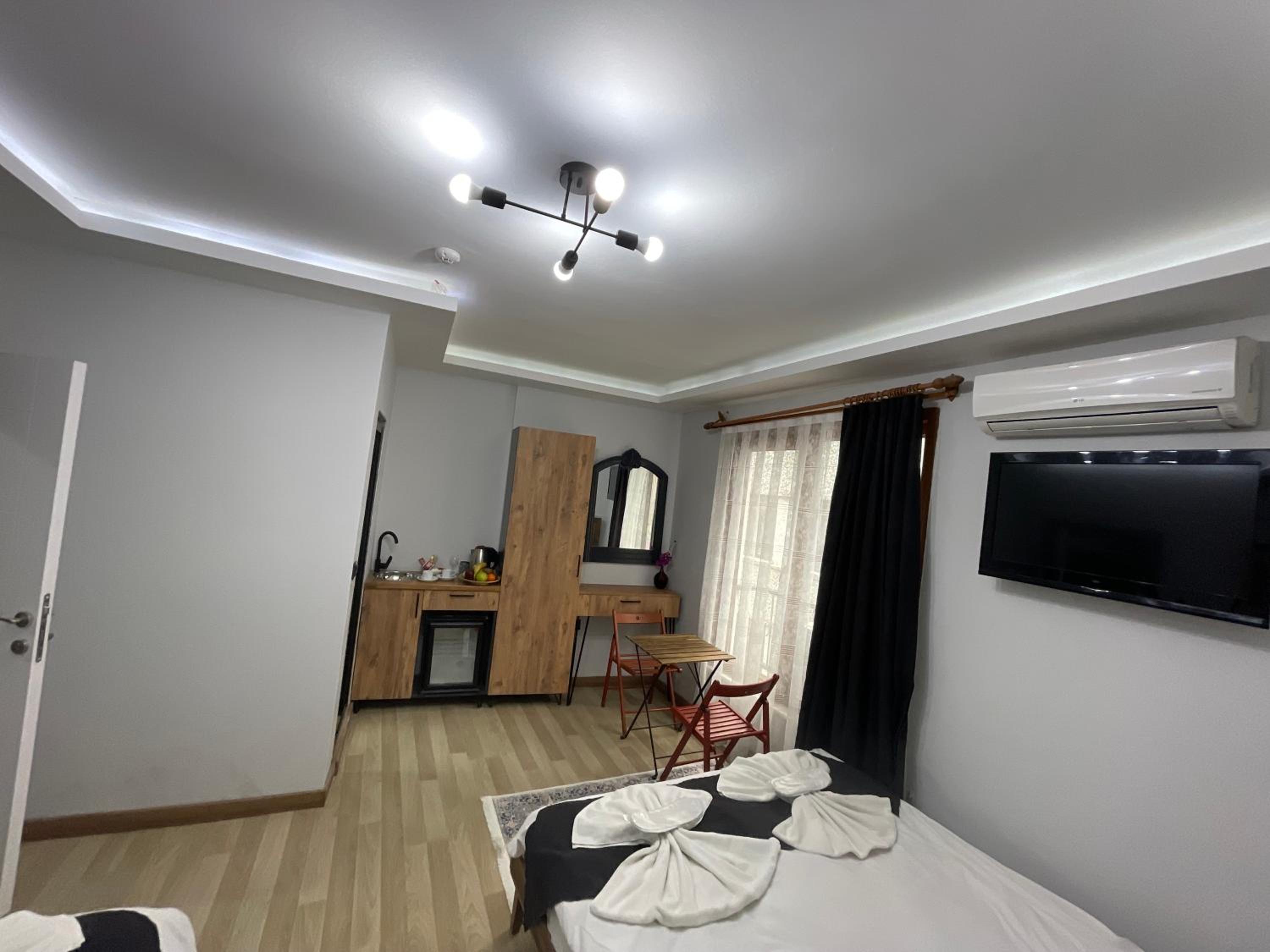 Deluxe Triple Room photo 2