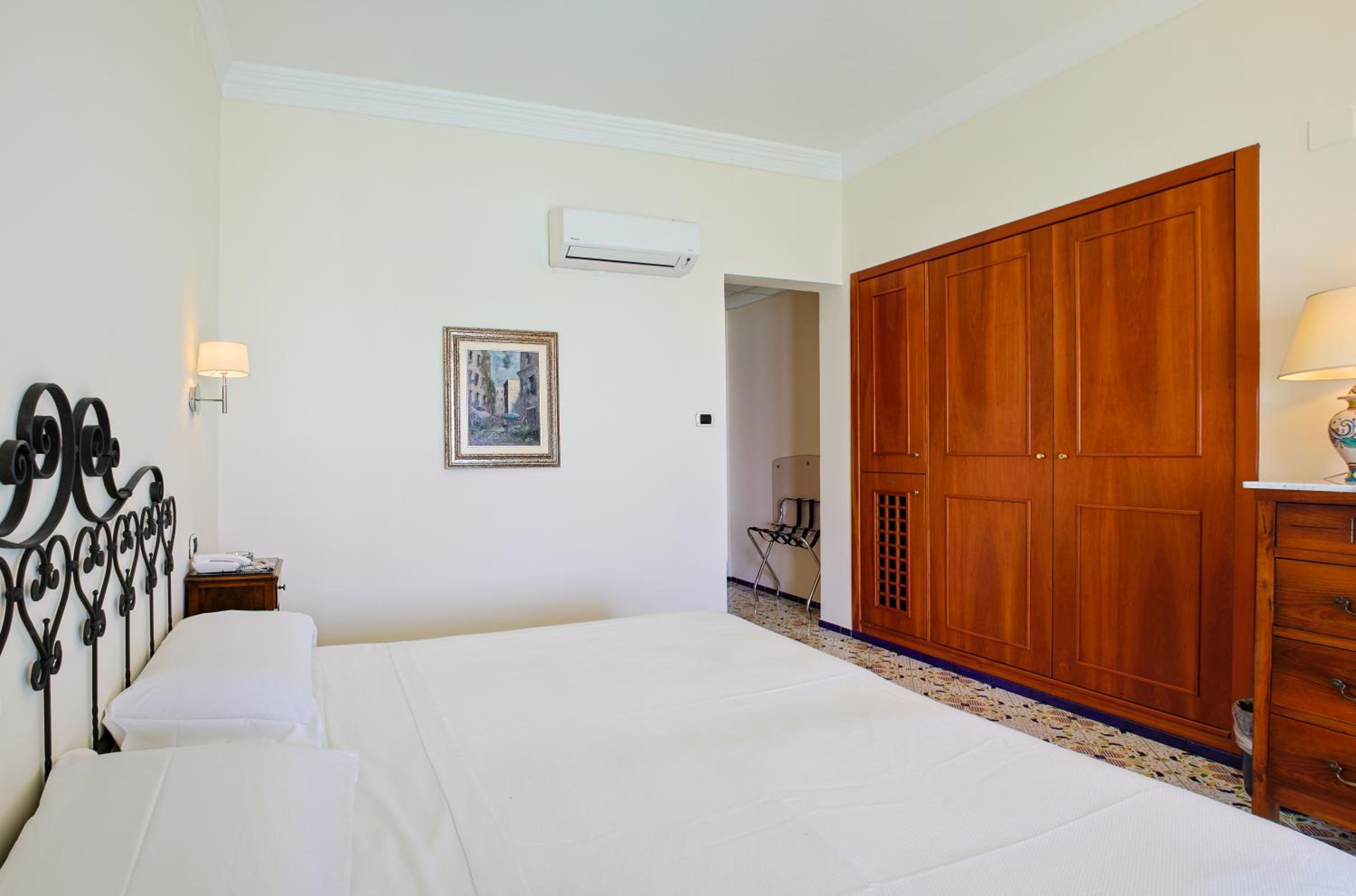 Deluxe Double or Twin Room with Spa Bath - Photo 5