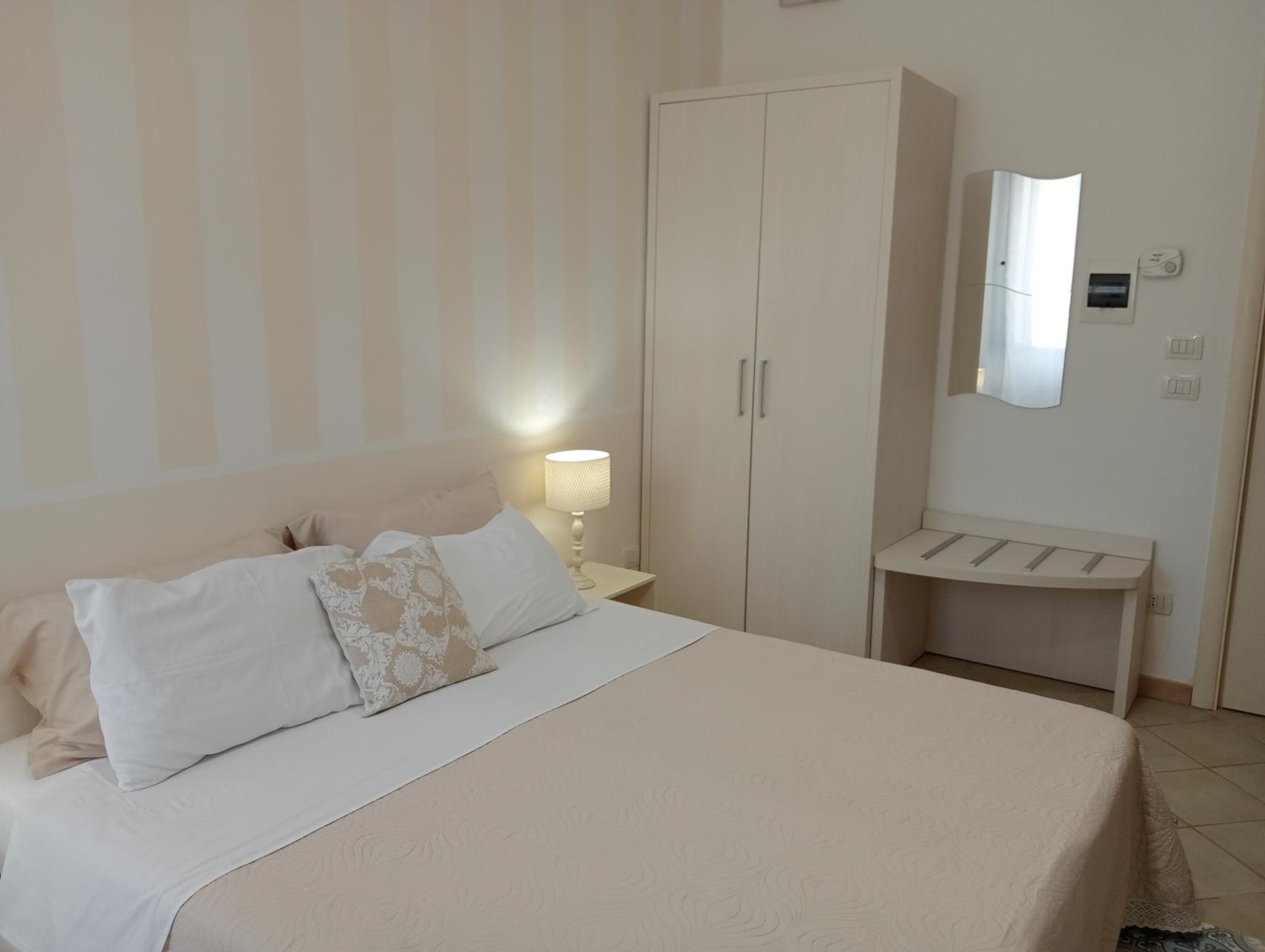Double or Twin Room - Photo 13