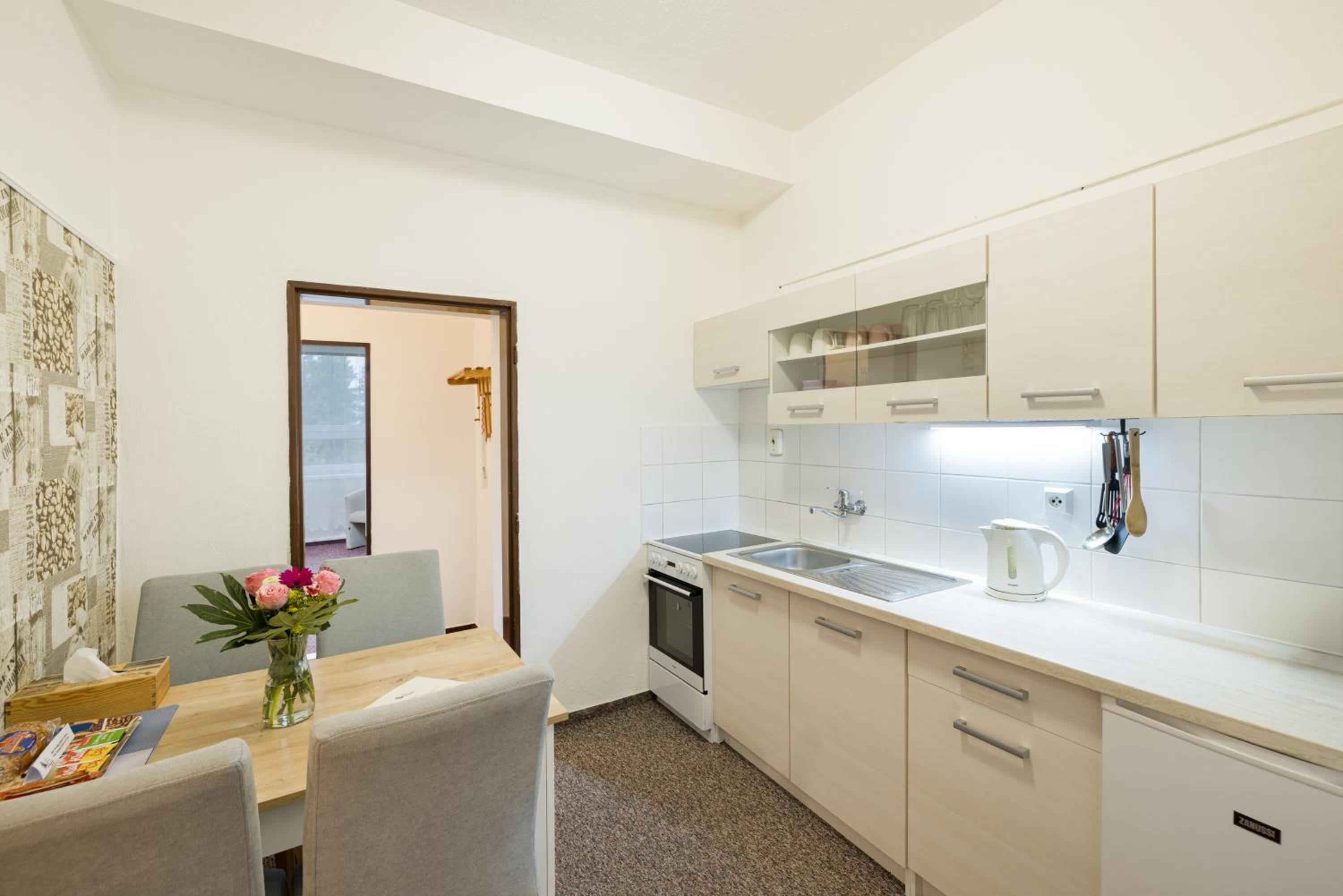 Studio Apartment - Photo 2