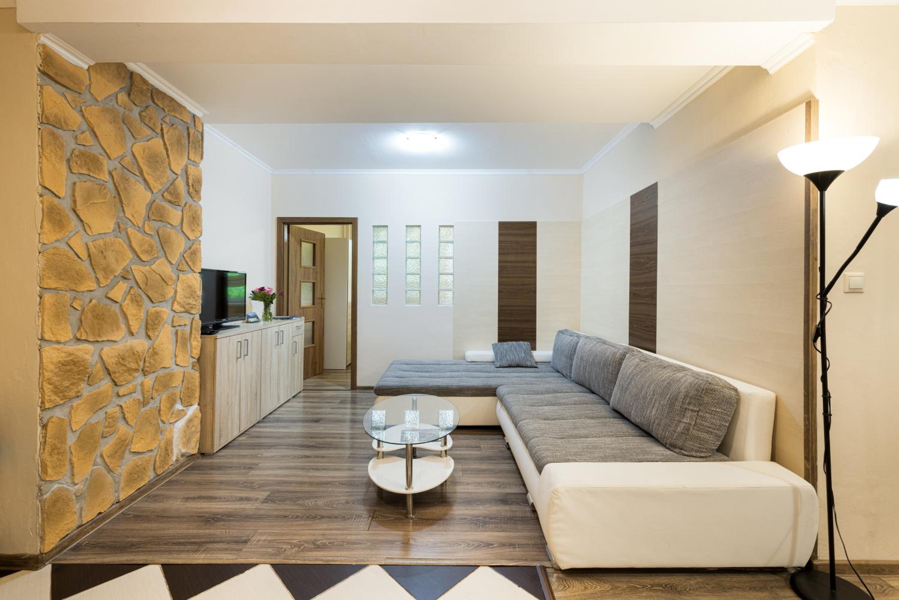 Deluxe One-Bedroom Apartment photo 1