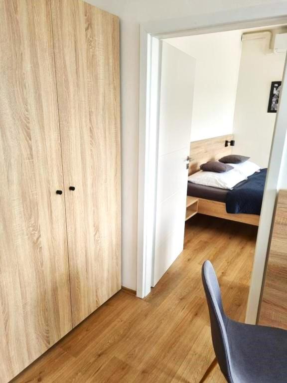 Apartment with Terrace - Photo 5