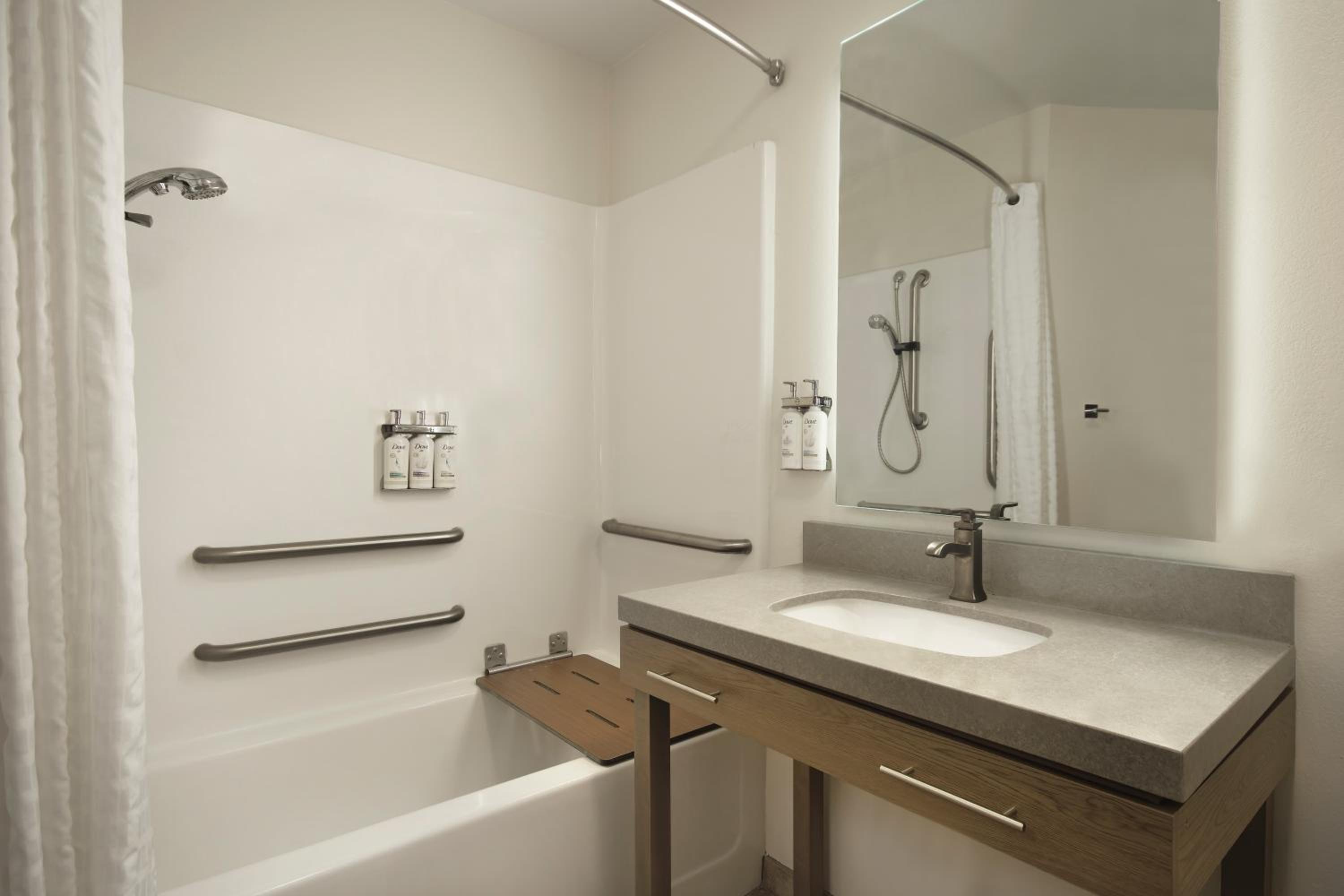 Studio with Two Queen Beds - Disability Access - Photo 11