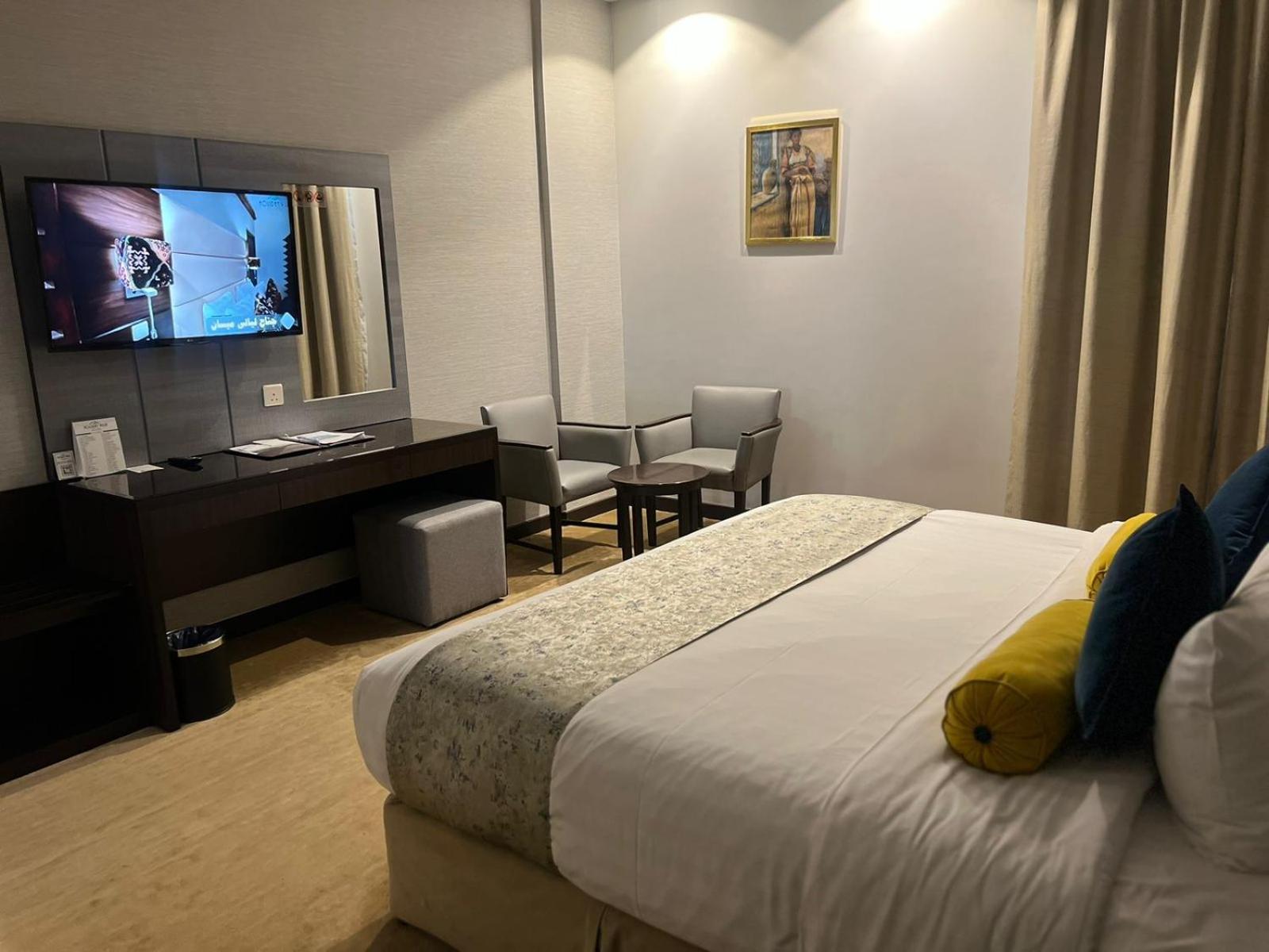 Standard King Room photo 2