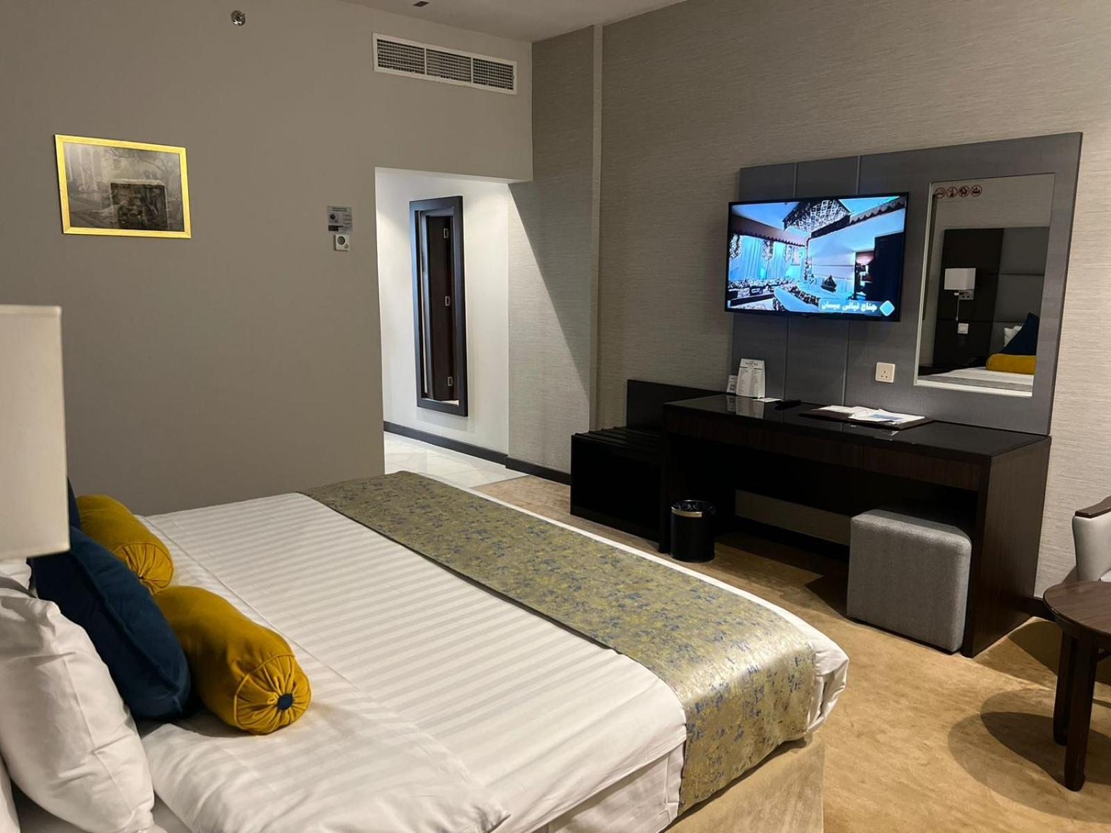 Standard King Room photo 3