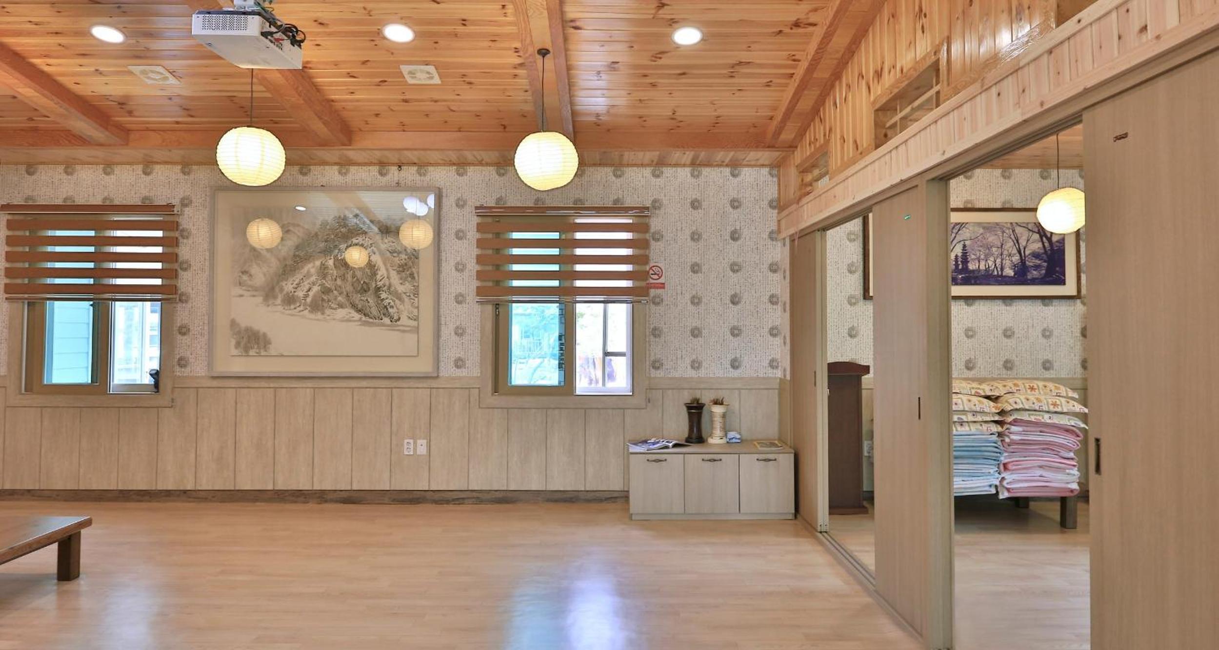 Family Room photo 3