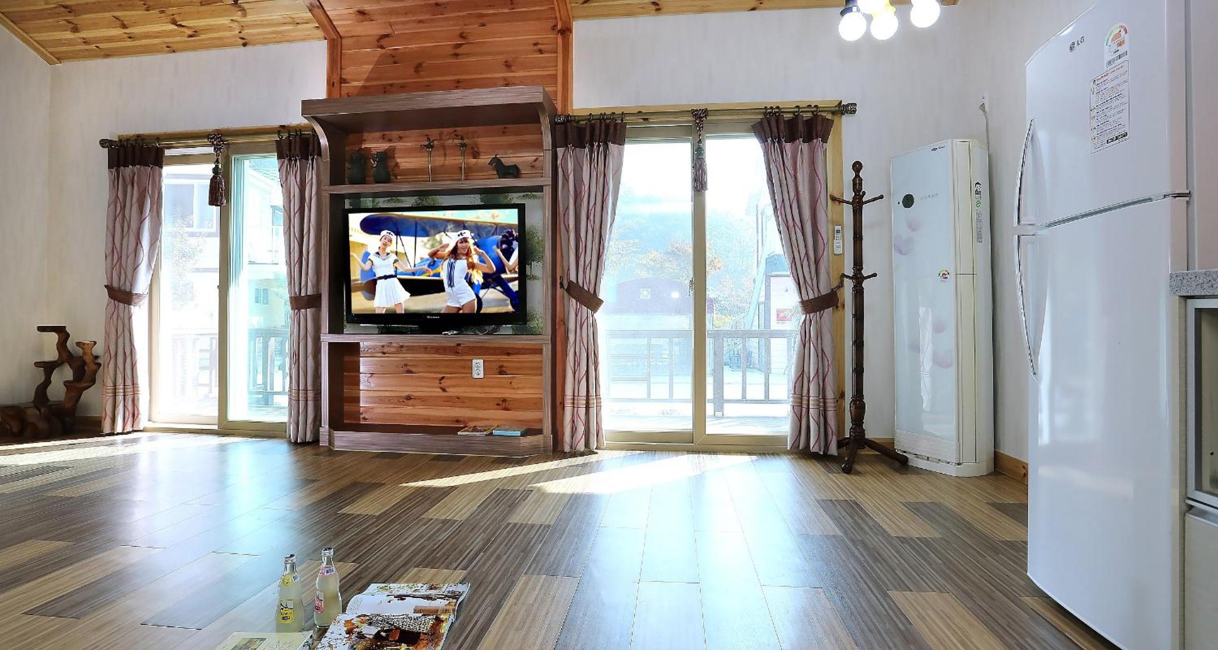 Family Room 2 photo 1