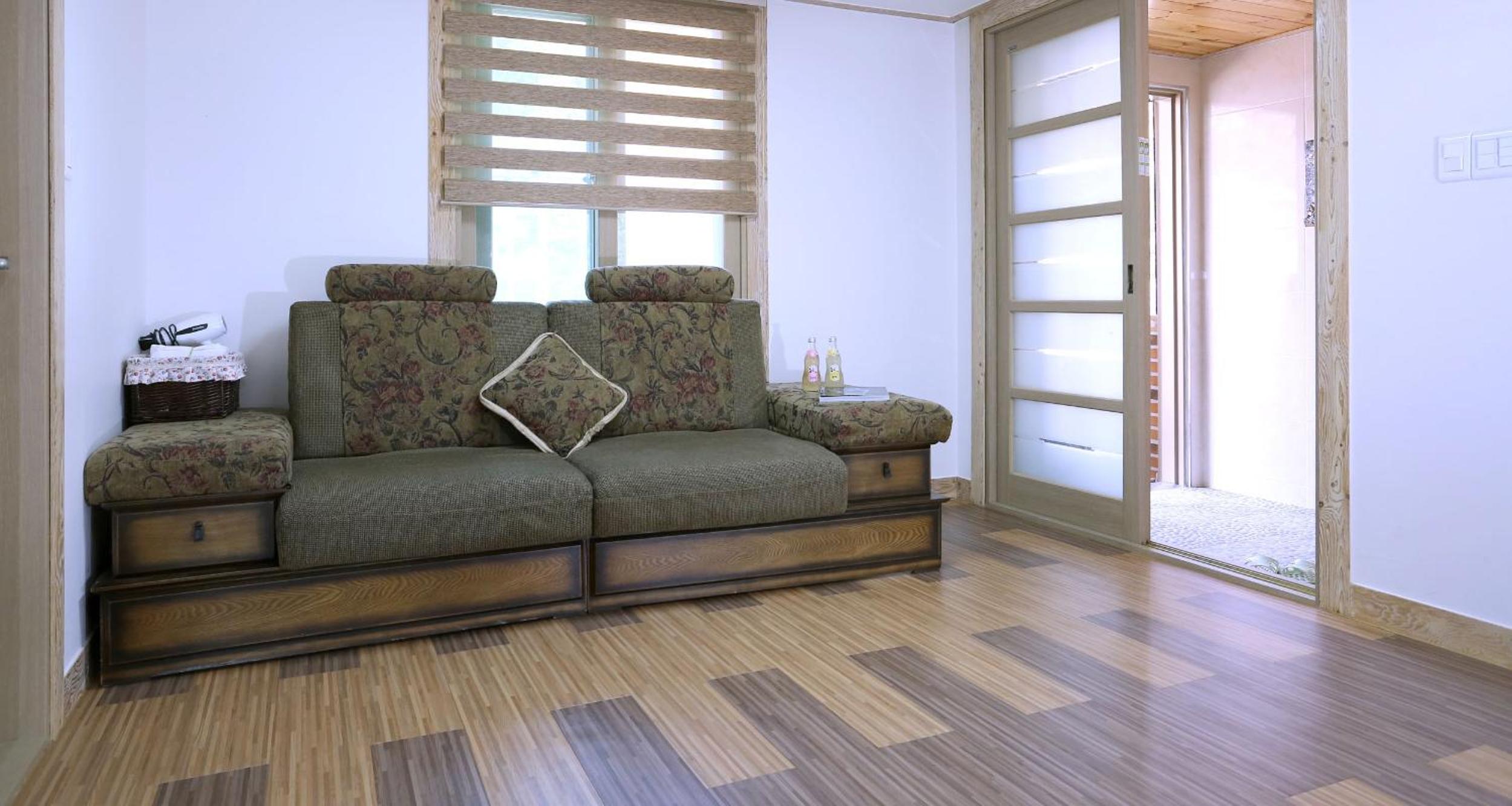 Family Room 1 photo 1