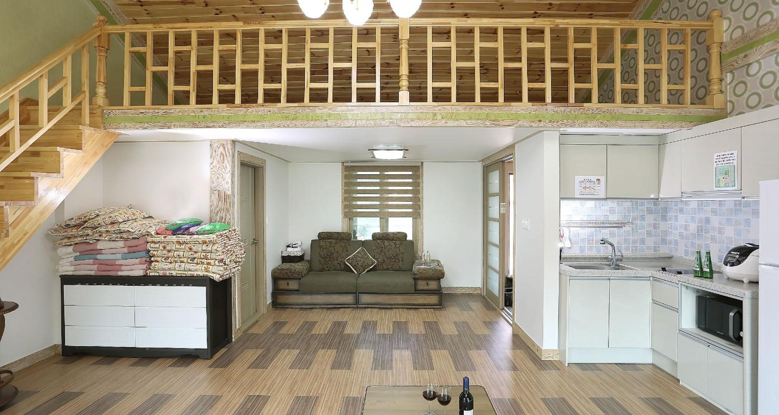 Family Room 1 photo 3