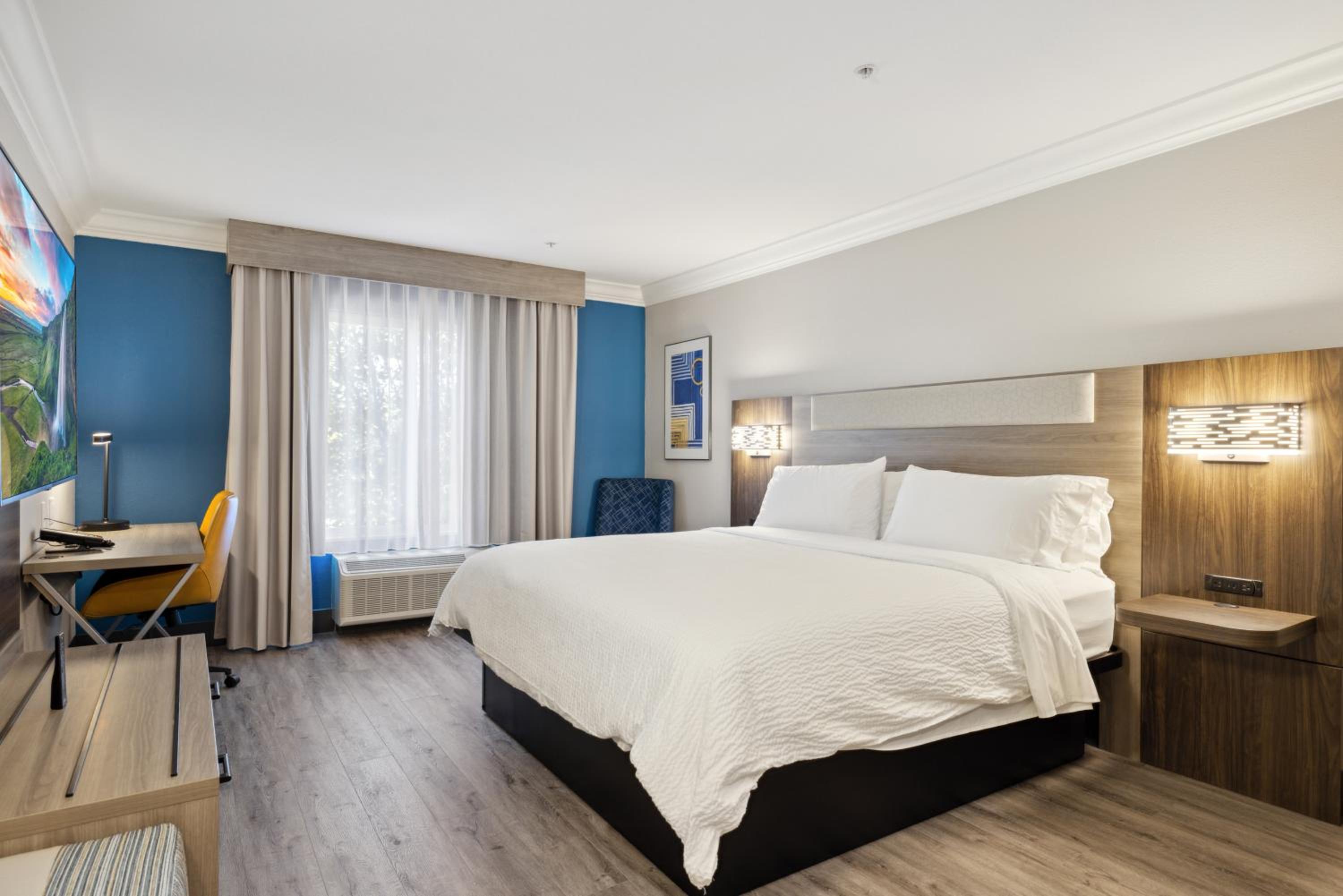 Standard King Room photo 1
